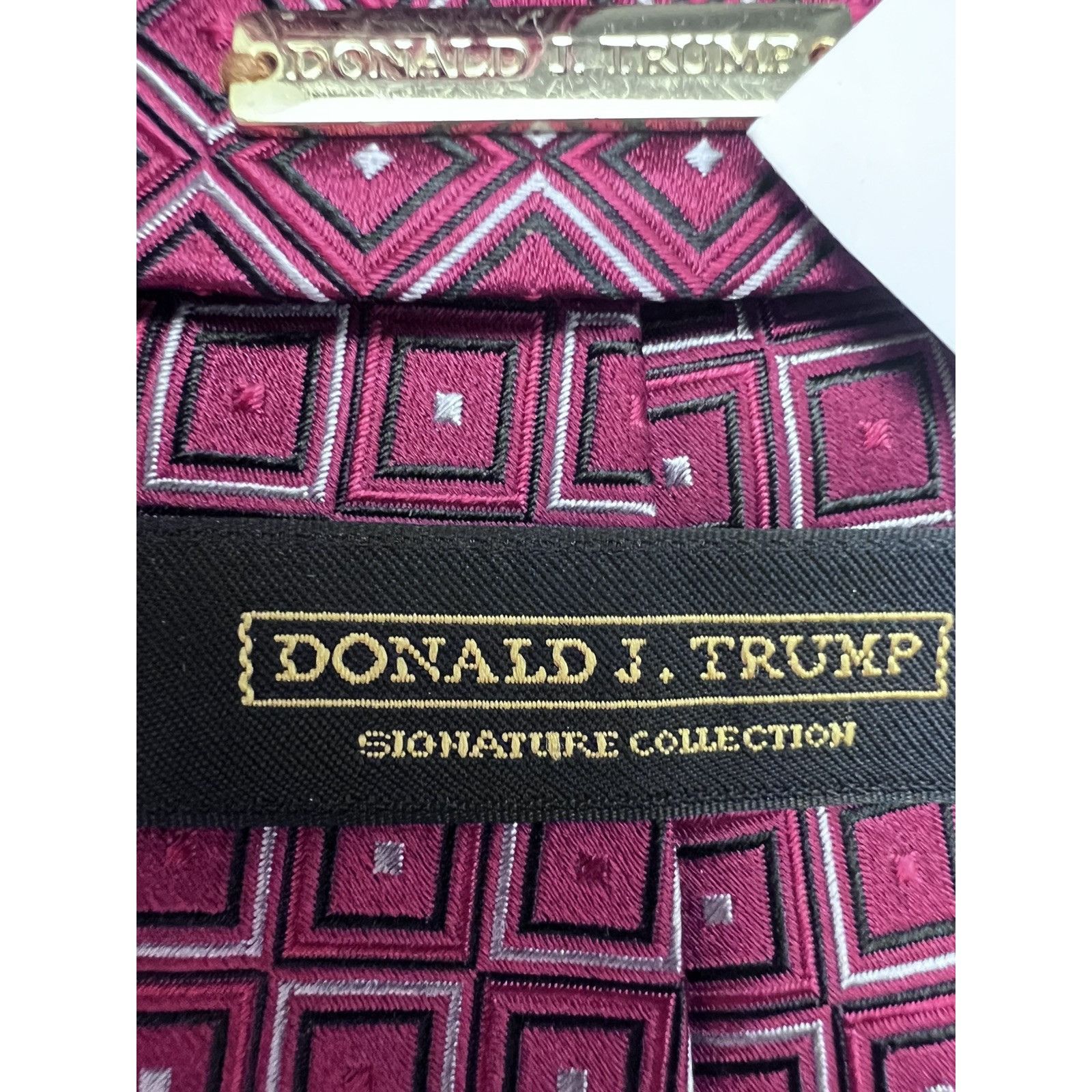 Donald Trump DONALD J. TRUMP MEN'S TIE RED/GEOMETRIC WIDTH: 4" LENGTH: 60 Size ONE SIZE - 4 Thumbnail