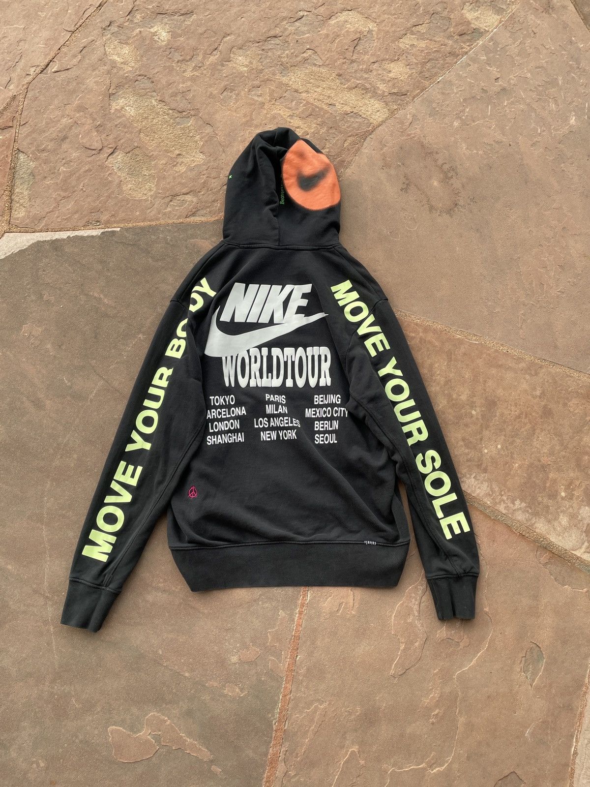 ファッションシーンで話題のこれから流行るブランド12選 Nike World Tour | Grailed トップス