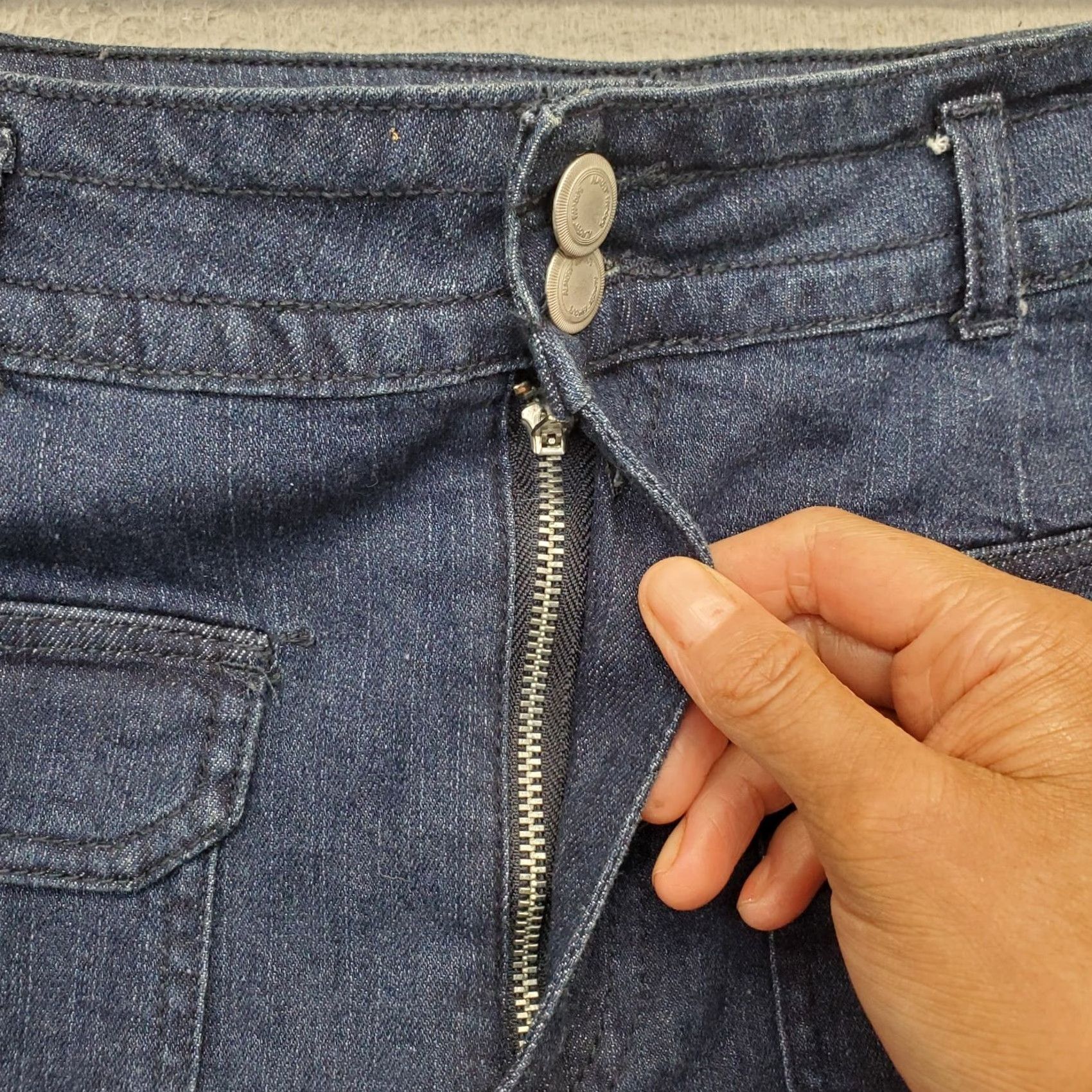 Almost Famous Almost Famous Mini Skirt Womens 9 Blue Denim Patch Pocket 2-Button Fly Size 30" / US 8 / IT 44 - 5 Thumbnail