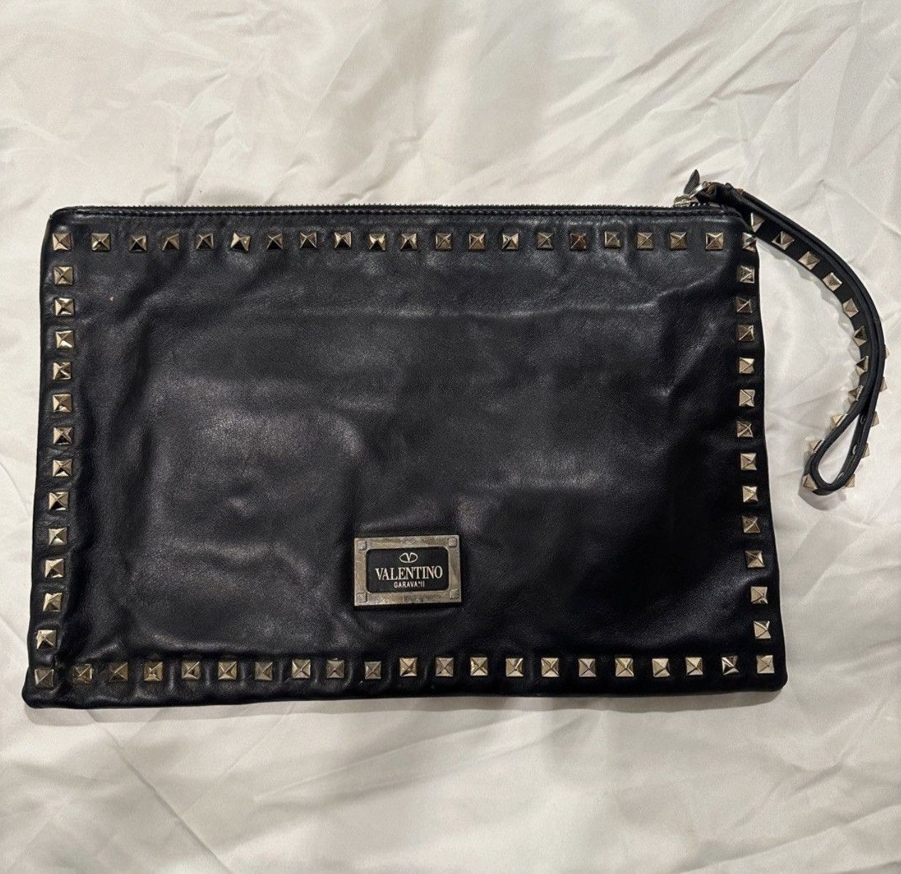 Valentino Valentino Garavani rockstud black leather clutch bag Size ONE SIZE - 1 Thumbnail