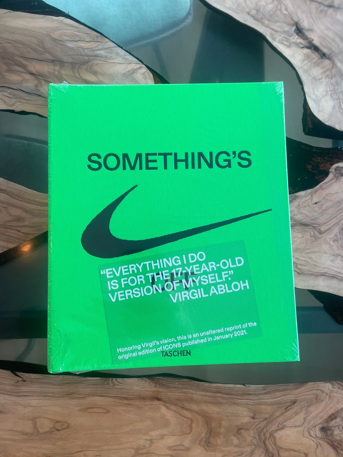 Nike Virgil Abloh. Nike. ICONS Coffee Table Book Size ONE SIZE - 2 Preview
