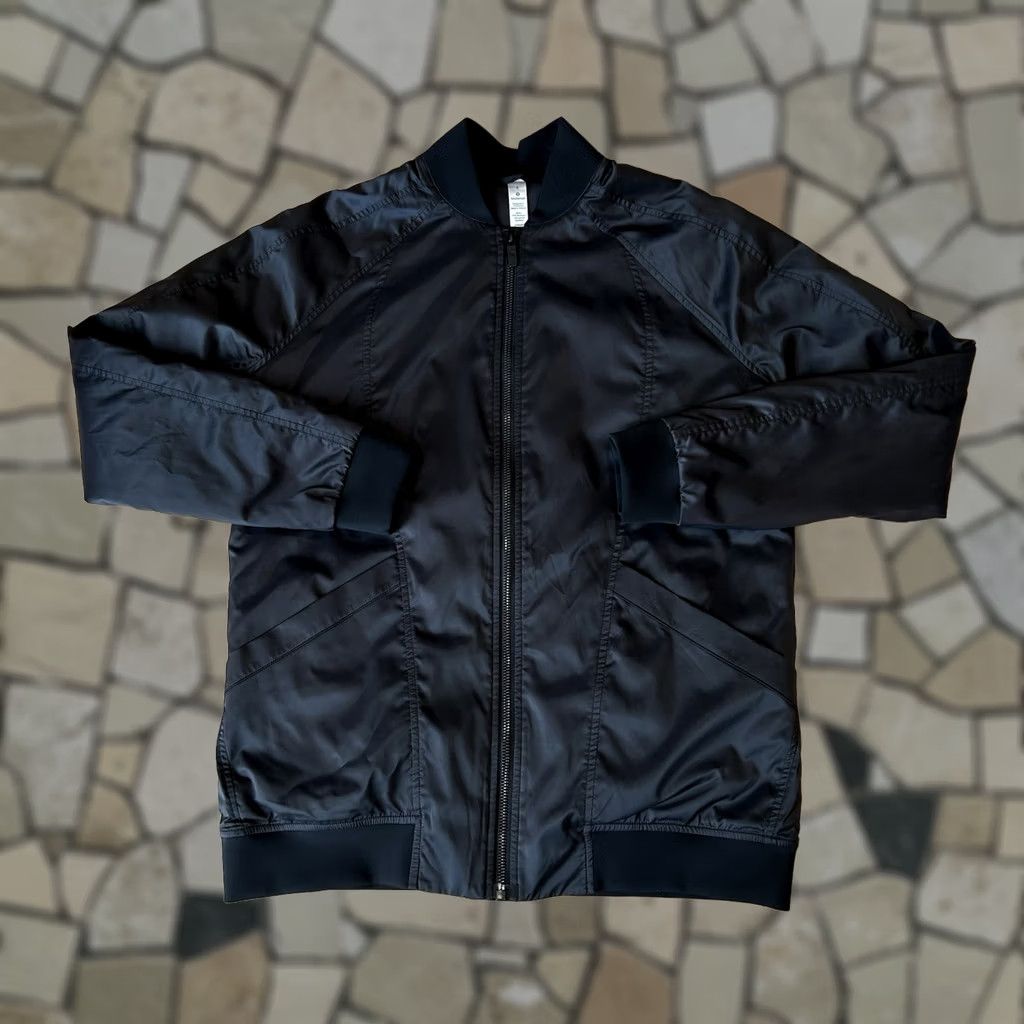 Lululemon Lululemon Trace Back Bomber Black Women’s 4 Jacket Women Regular Short Length Zip Full Zip Logo Nylon Lightweight Solid 4 Size S / US 4 / IT 40 - 1 Thumbnail