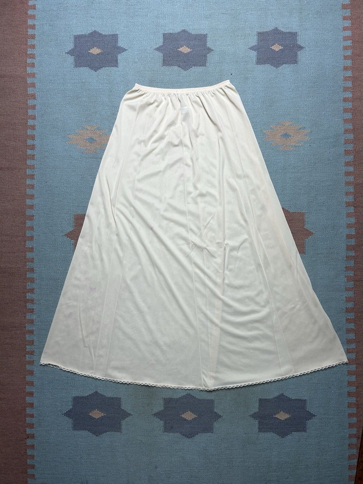 Vintage vanity fair slip skirt nylon silky lace trim lingerie medium Size 28" / US 6 / IT 42 - 9 Thumbnail