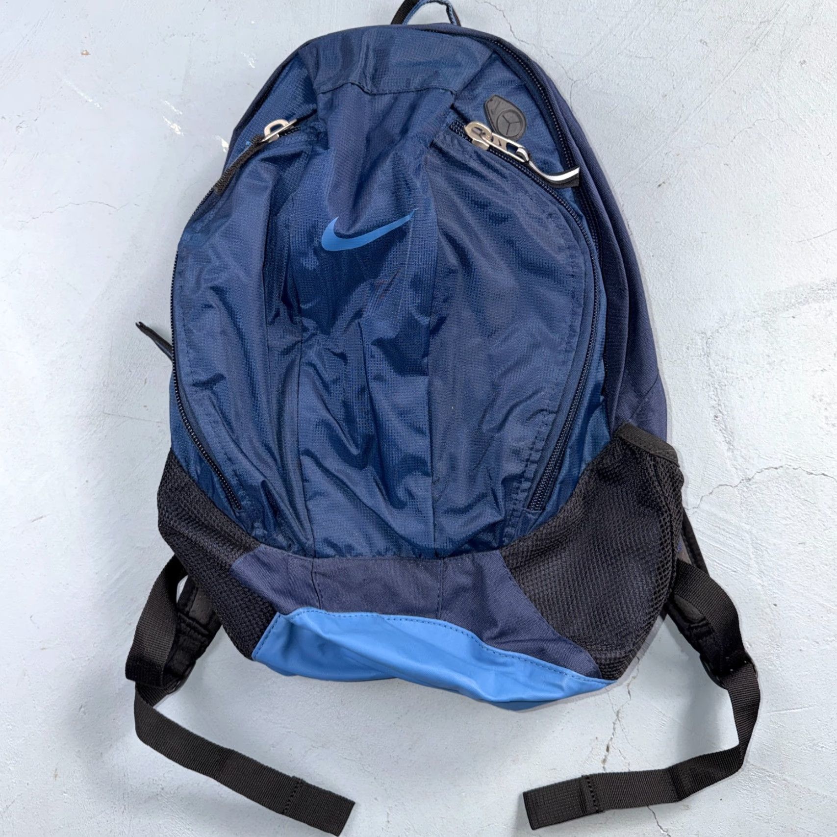 backpack or tote bag for travel Mega Fluff Super Traveler XL / | Dark Grey Taupe Bags | Large Tote Carry-On | Machine Washable Reel Color:White The long zipper opening Price_$60.00 - $69.99 Shoulder Bag Patagonia Atom