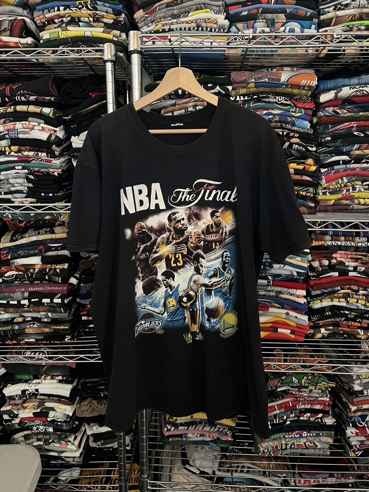 NBA Cavaliers vs Warriors Steven Curry LeBron James Finals Tee Size US XL / EU 56 / 4 - 1 Thumbnail