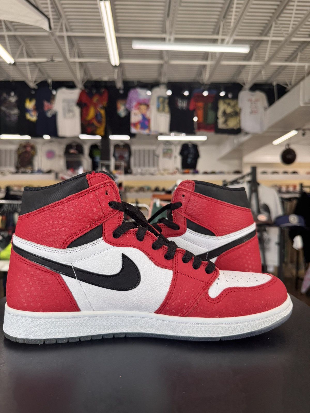 Jordan Brand Air Jordan 1 High Spider-Man Origin Story Size 10.5 (2018) Size US 10.5 / EU 43-44 - 3 Thumbnail