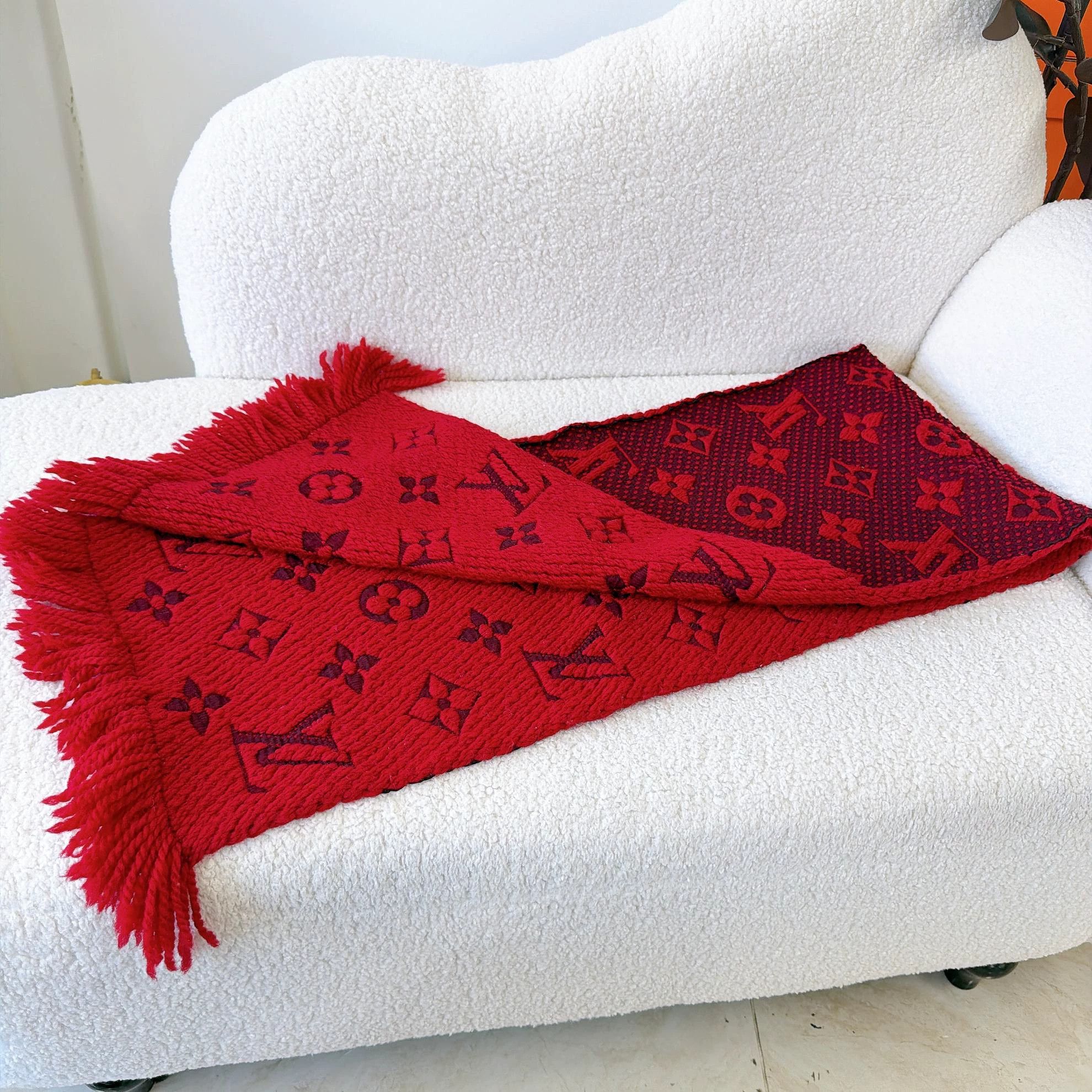 Louis Vuitton Louis Vuitton Red Wool Full Logo Fringe Scarf Size ONE SIZE - 6 Thumbnail