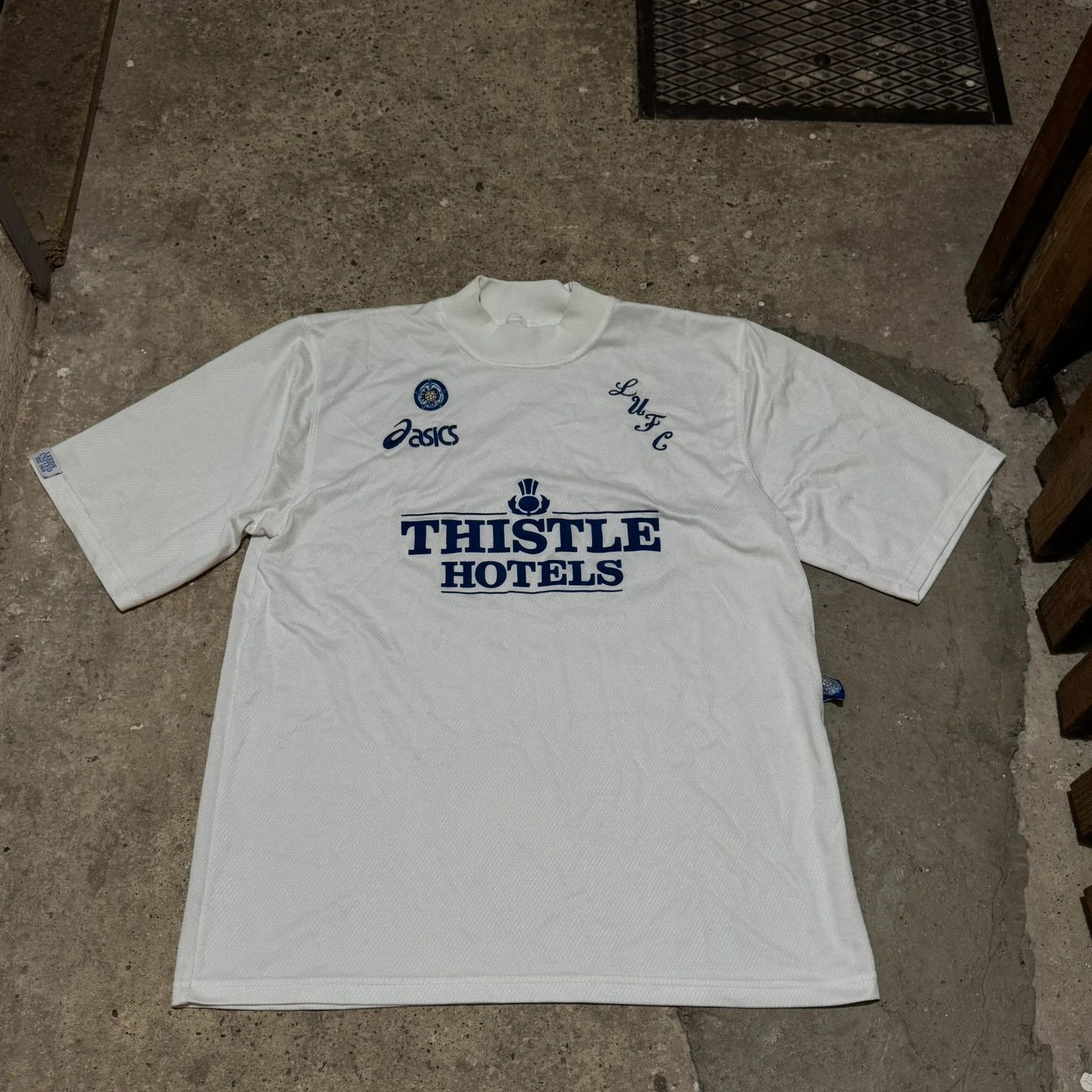 Asics Vintage 95-96 Leeds United home football shirt asics Size US L / EU 52-54 / 3 - 1 Thumbnail
