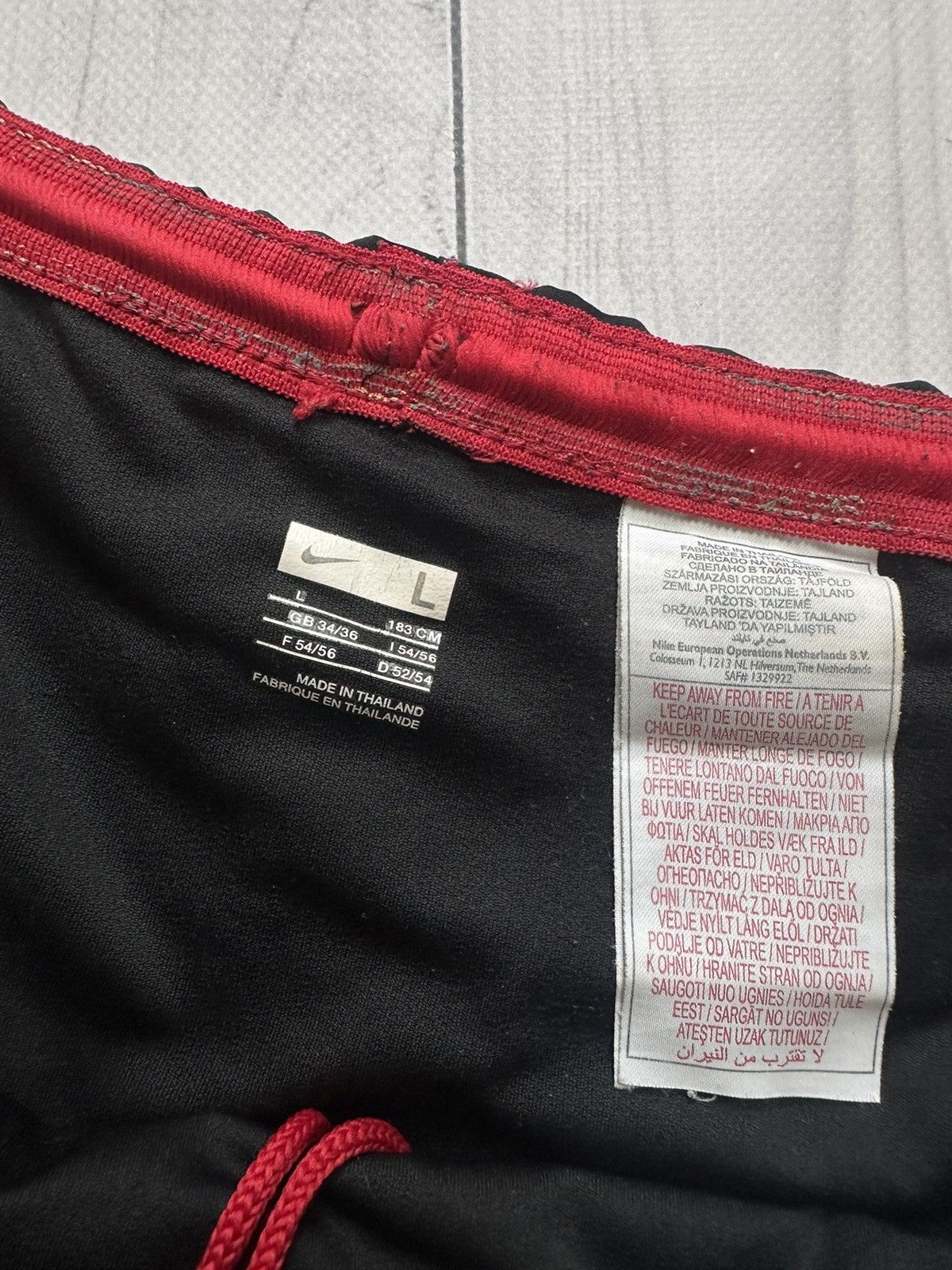 Nike × Vintage Vintage Nike Manchester United soccer shorts size XL black Size US 36 / EU 52 - 4 Thumbnail