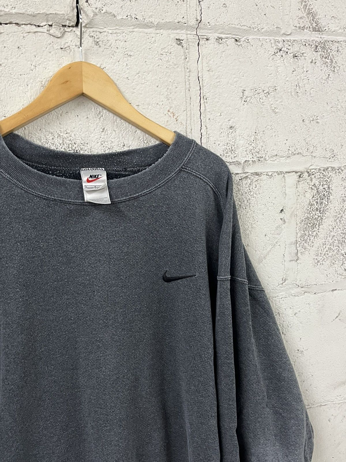 Nike Nike 90s rare sun faded gray vintage crewneck hype boxy Size US L / EU 52-54 / 3 - 3 Thumbnail