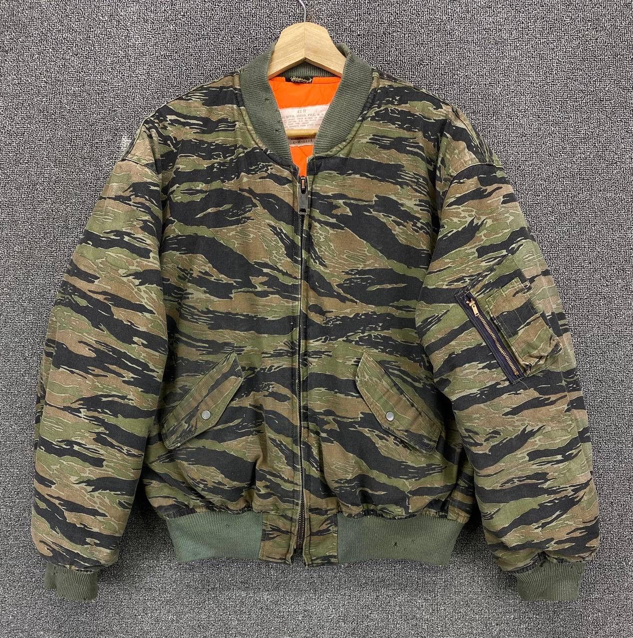 Vintage Vintage Made By Houston Jumper Field Camo Bomber Jacket Size US M / EU 48-50 / 2 - 1 Thumbnail