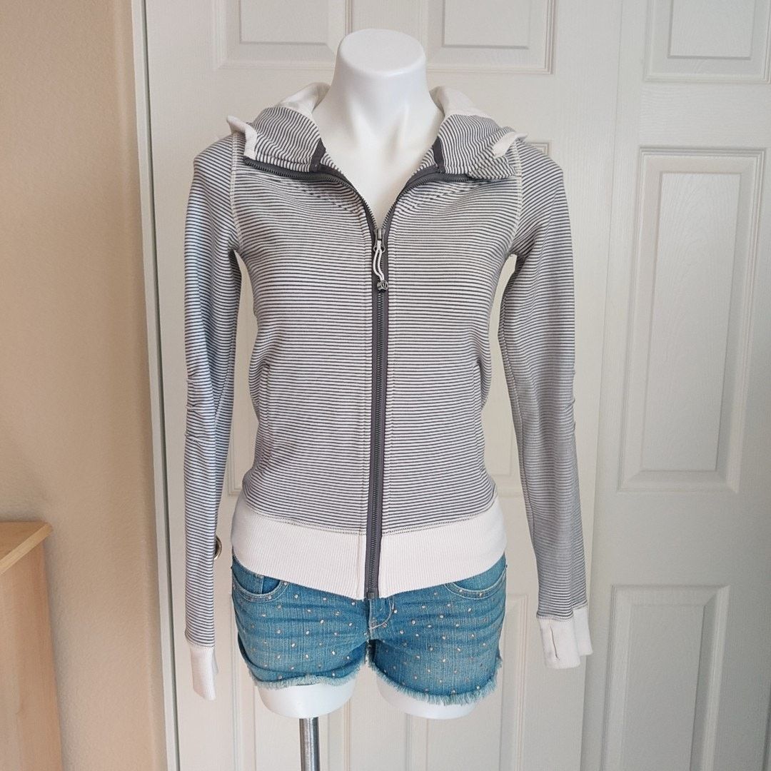 Lululemon Bliss Break Hoodie sz 4 Size S / US 4 / IT 40 - 1 Thumbnail