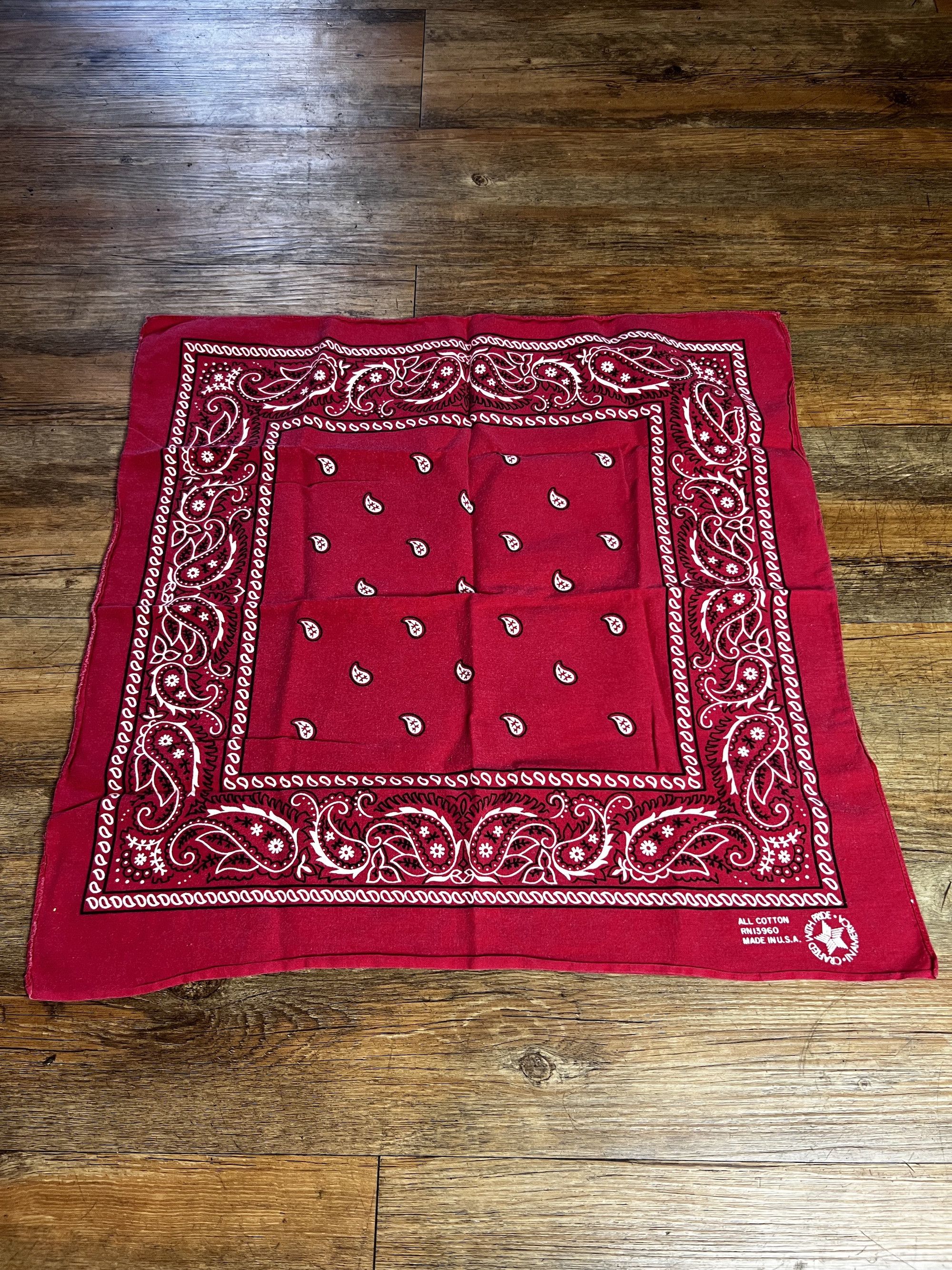 Vintage Vintage All Cotton Made in USA Red Paisley Bandana RN13960 Size ONE SIZE - 7 Thumbnail