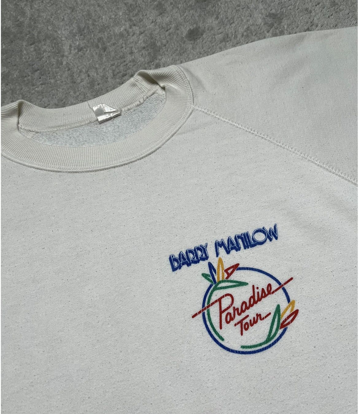 Band Tees Vintage White Crewneck Sweatshirt Barry Manilow Paradise Size US L / EU 52-54 / 3 - 3 Thumbnail