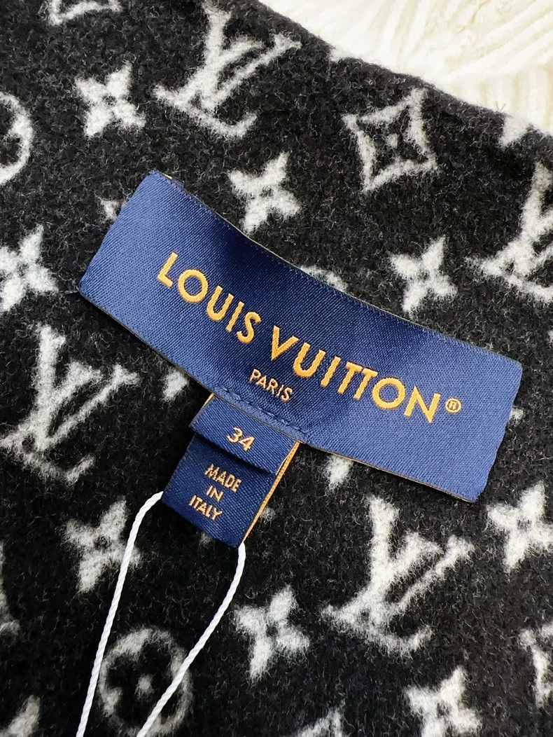 Louis Vuitton LOUIS VUITTON Black patchwork hooded Cape coat 2504-Nextarr Size XXS / US 00 / IT 34 - 4 Thumbnail