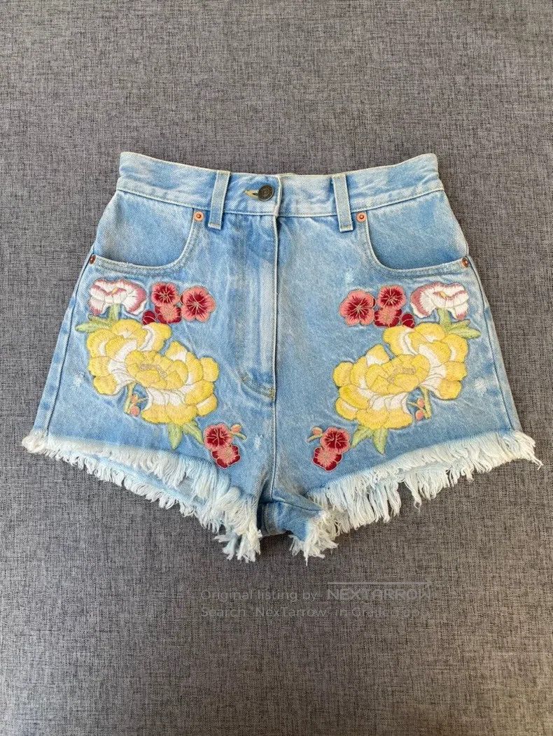 Gucci Gucci Floral embroidered denim shorts Size 24" / US 00 / IT 34 - 1 Thumbnail