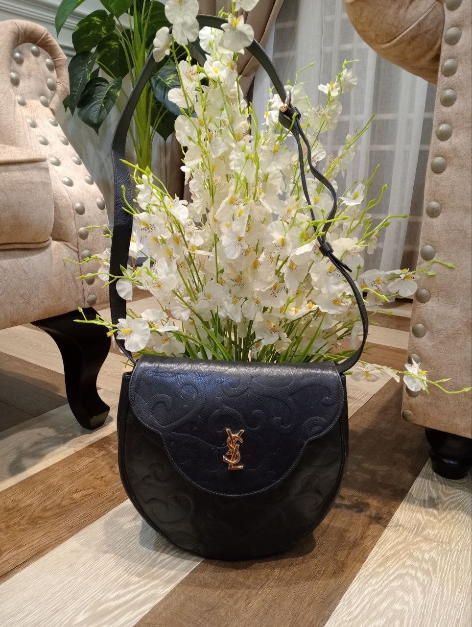 Yves Saint Laurent YVES SAINT LAURENT BLACK LEATHER ARABESQUE SHOULDER BAG Size ONE SIZE - 1 Thumbnail