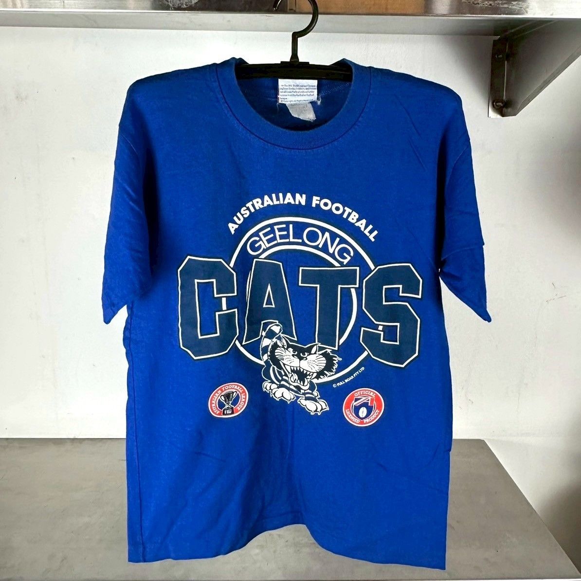Vintage Vintage 90s Geelong Cats Australian Football AFL T-shirt Size US L / EU 52-54 / 3 - 1 Thumbnail