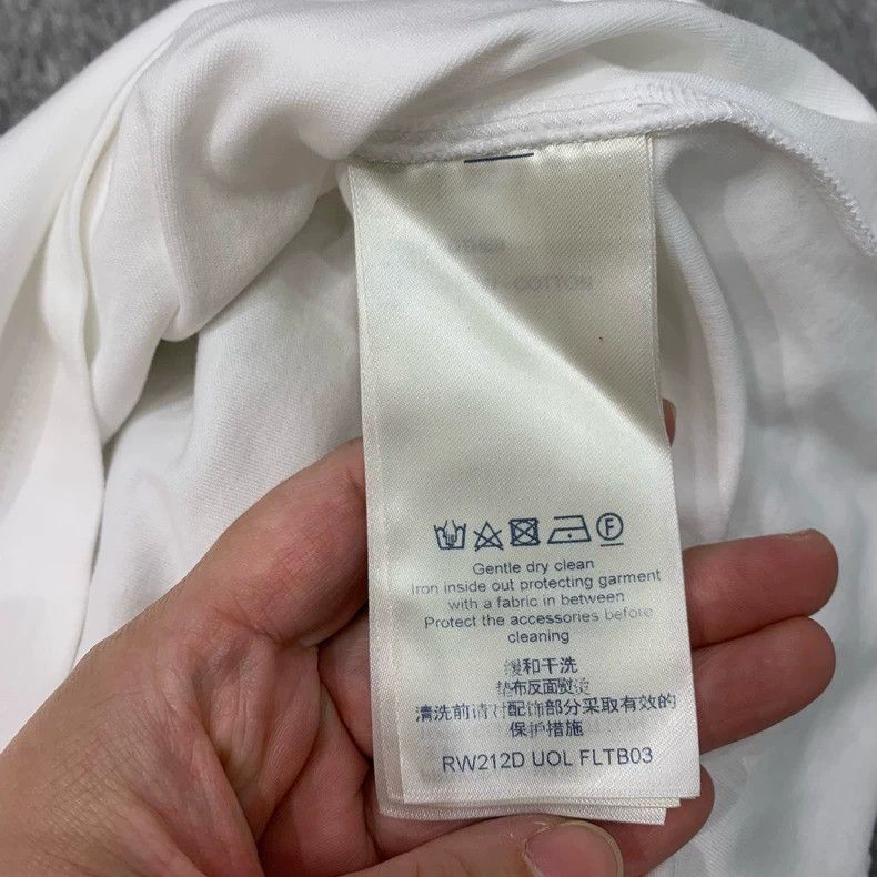 Louis Vuitton Louis Vuitton White Valentine limited love lipstick logo c Size S / US 4 / IT 40 - 7 Thumbnail