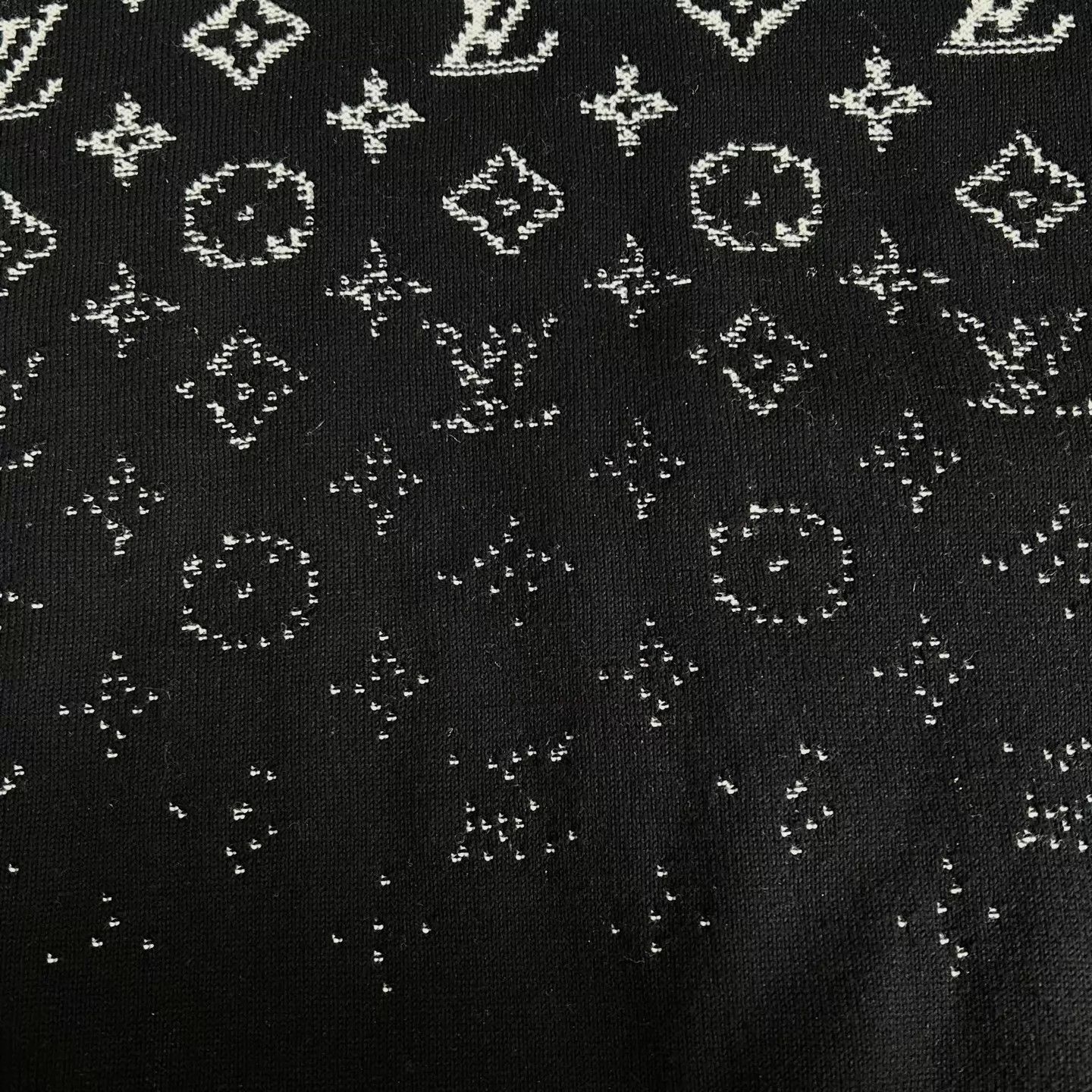 Louis Vuitton LV black gradient logo print crewneck sweatshirt Size US M / EU 48-50 / 2 - 6 Thumbnail