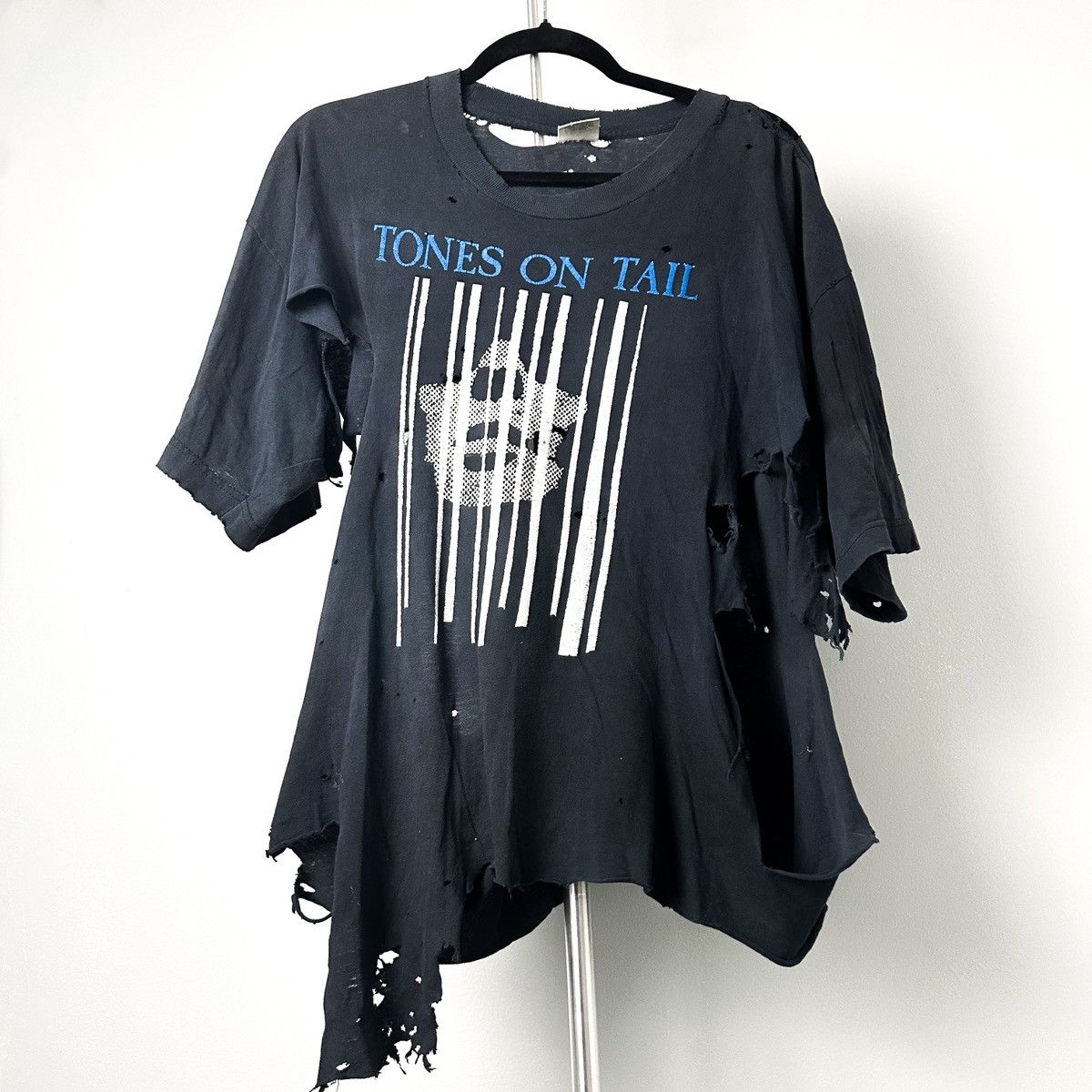 Vintage 90’s THRASHED Tones On Tail T-Shirt Size US L / EU 52-54 / 3 - 1 Thumbnail