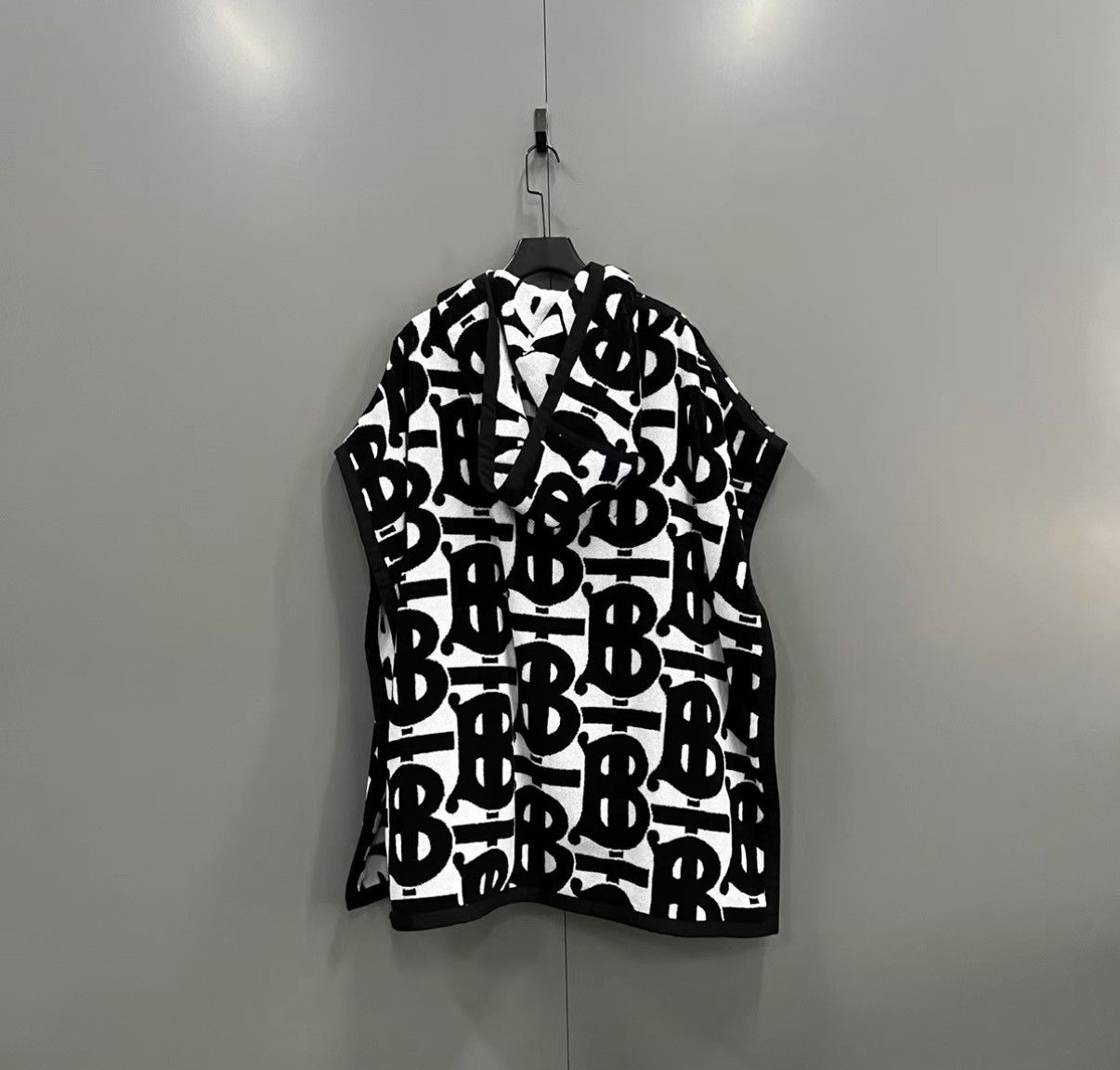 Burberry Burberry Black and White All-over Letter Print Cape J41 Size US S / EU 44-46 / 1 - 2 Thumbnail