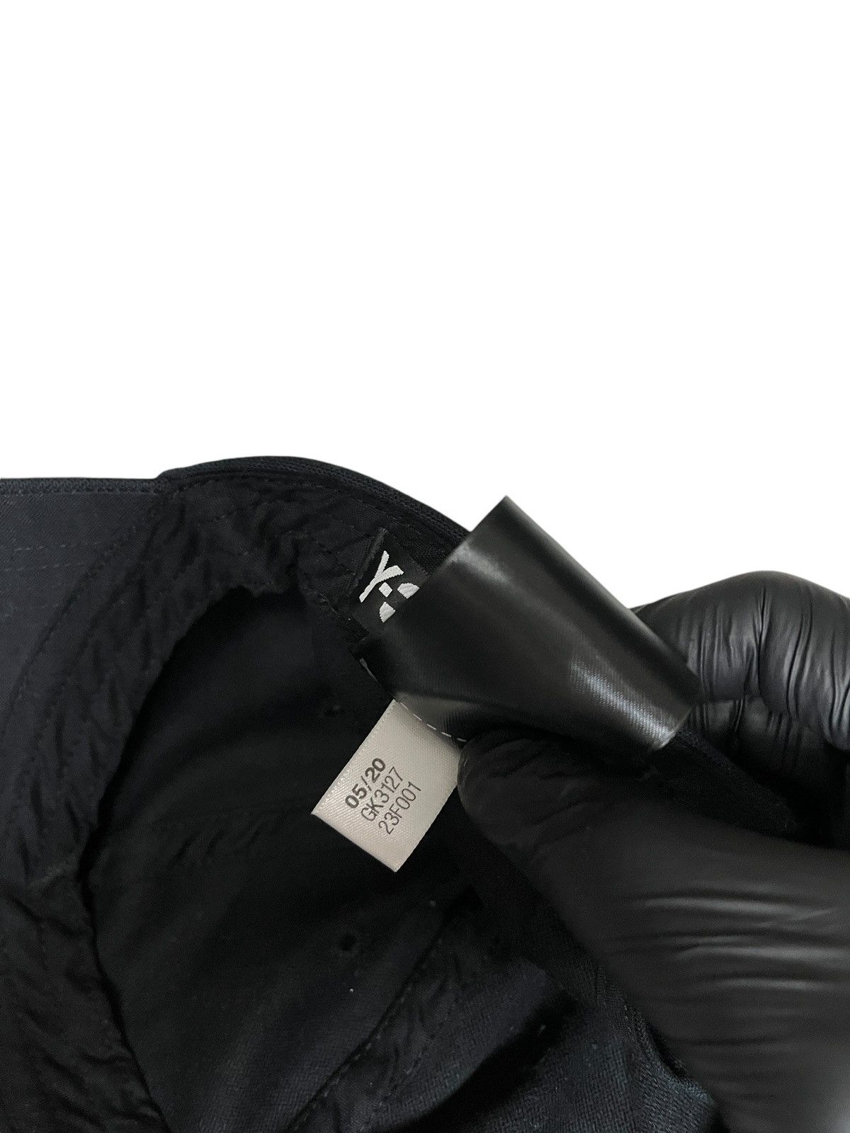 Y-3 × Yohji Yamamoto Y-3 Yohji Yamamoto (CH1) FW20 Collection Size ONE SIZE - 8 Thumbnail
