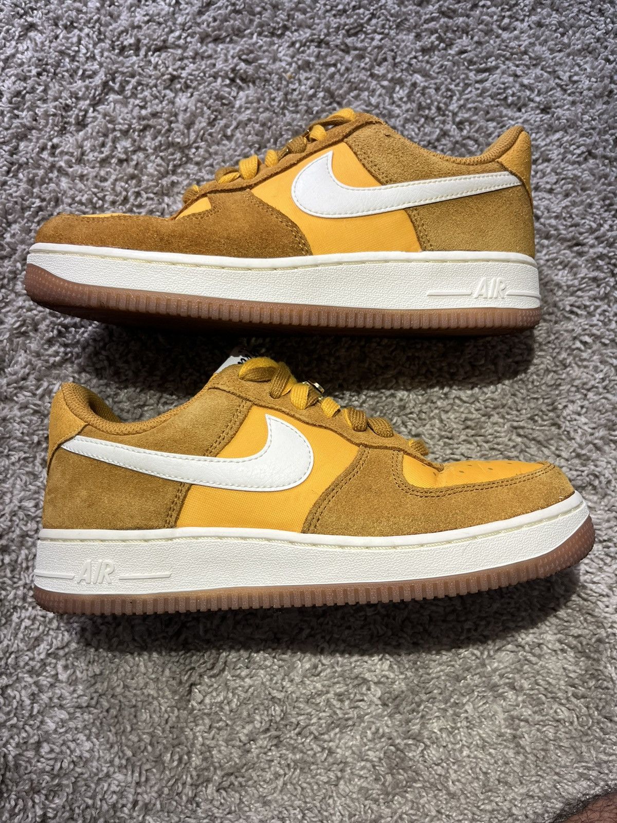 Nike Nike Air Force 1 Low 07’ “First Use University Gold” Size US 7 / IT 37 - 4 Thumbnail
