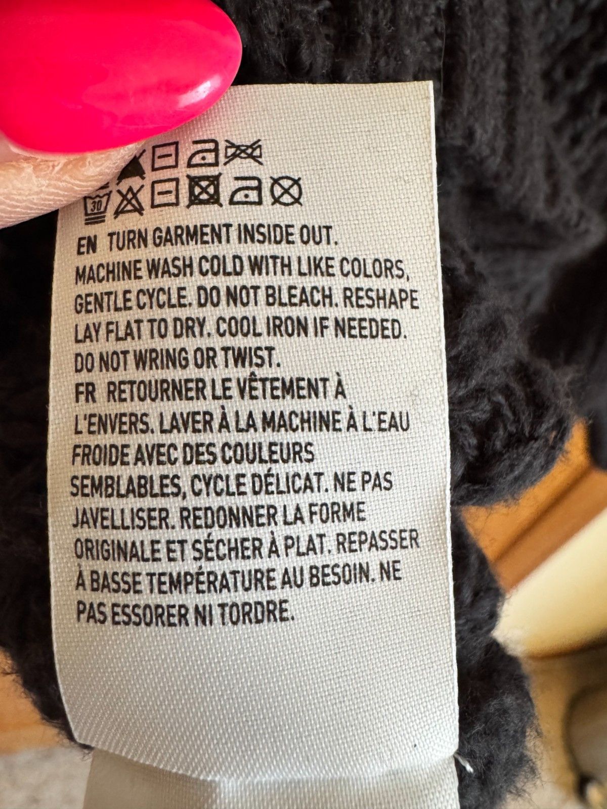 American Eagle Outfitters American Eagle Women's V-Neck Black Pullover Sweater Size M Size M / US 6-8 / IT 42-44 - 6 Thumbnail
