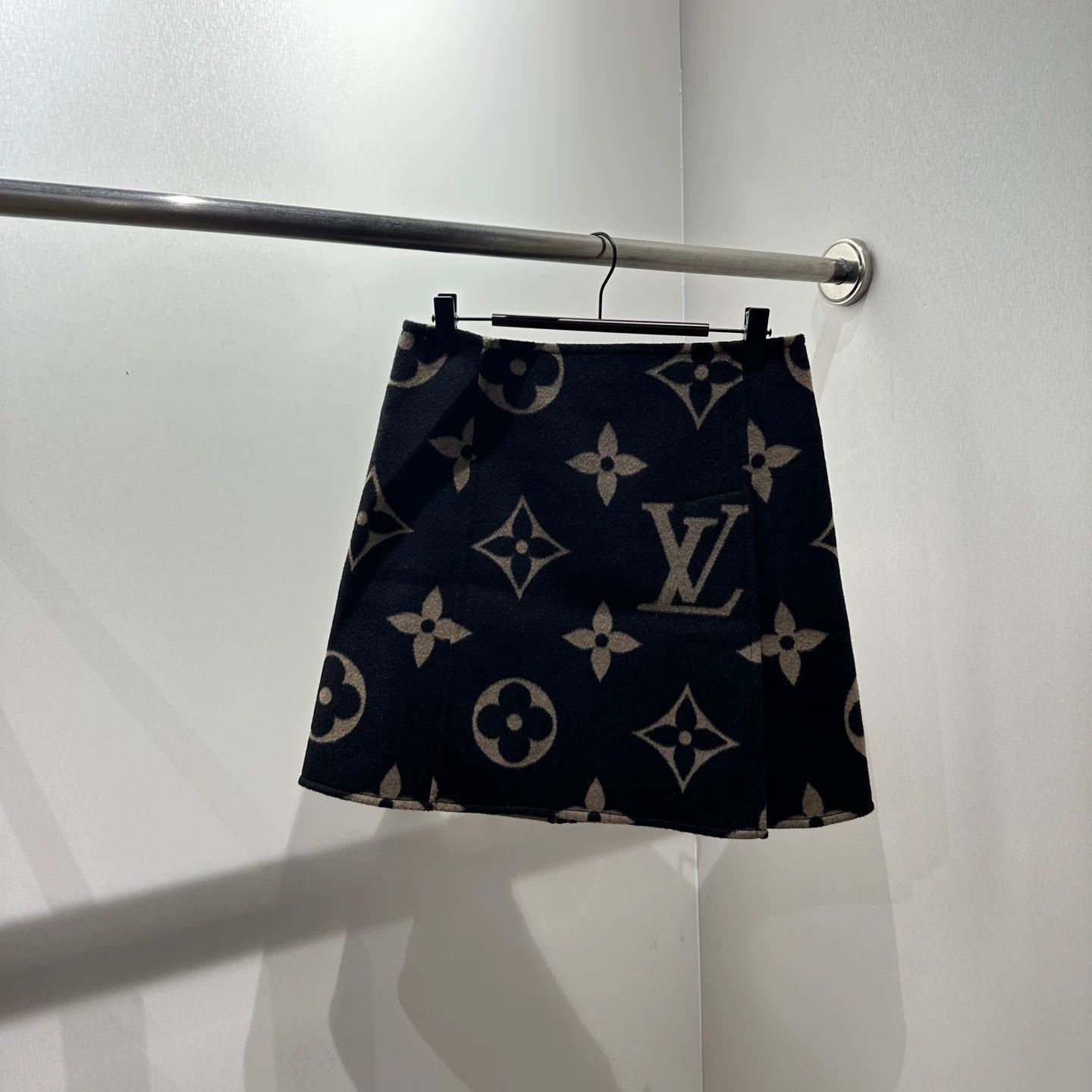 Louis Vuitton Louis Vuitton Retro T-Shirt it_36 Women Size XS / US 0-2 / IT 36-38 - 1 Thumbnail