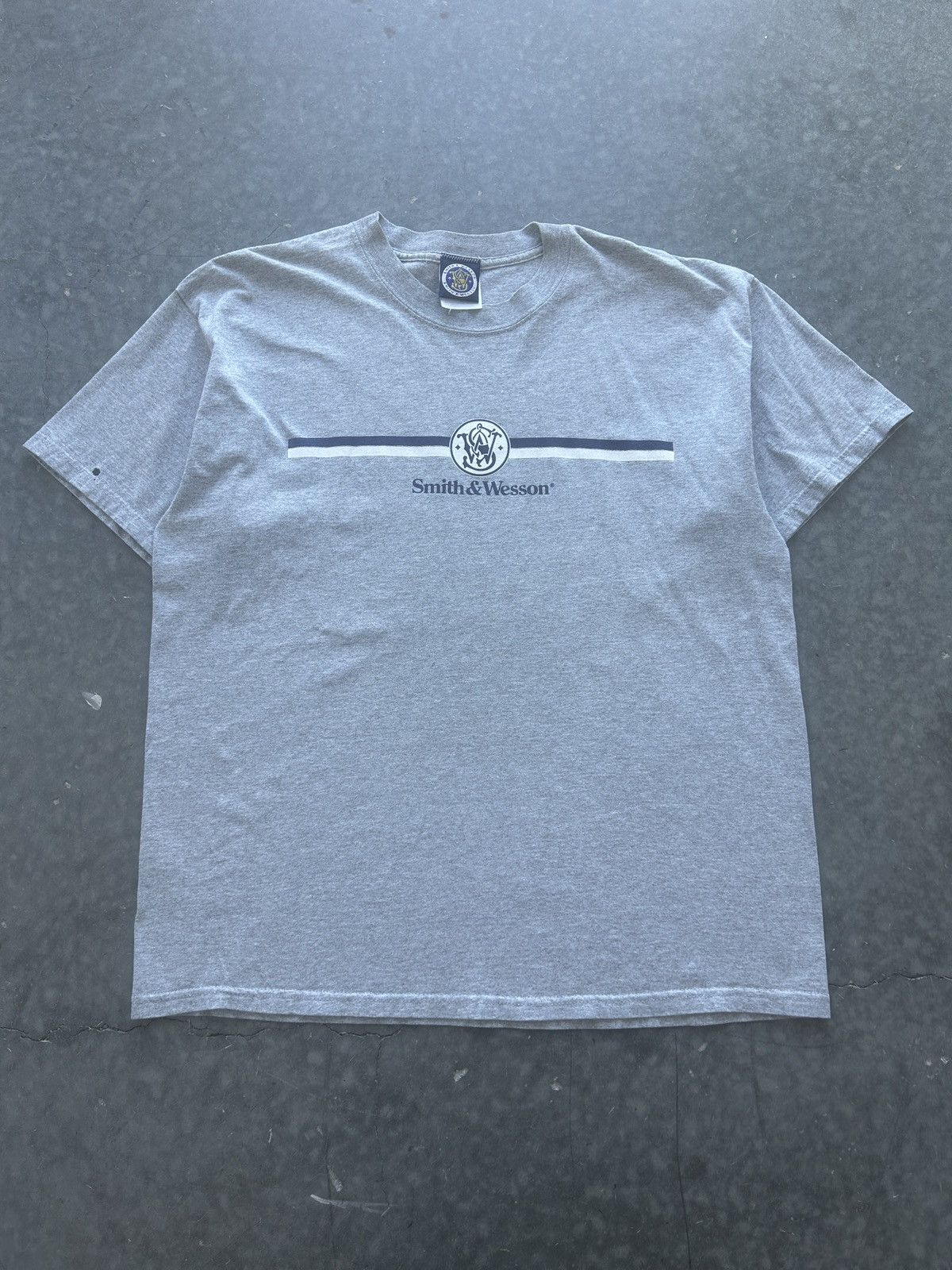 Vintage Vintage Y2K Smith and Wesson Graphic Tee Size US XL / EU 56 / 4 - 1 Thumbnail
