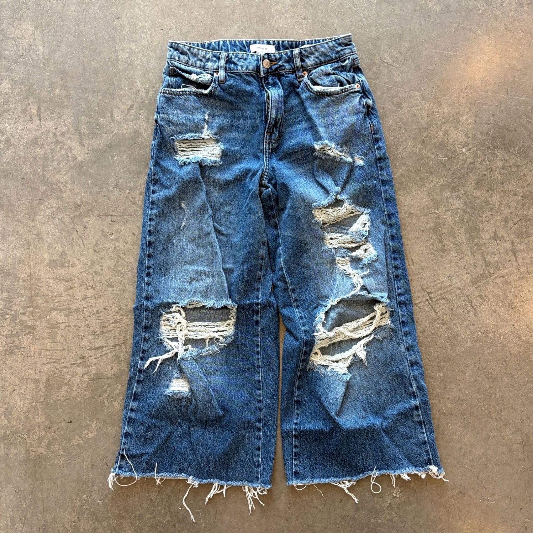 Forever 21 VINTAGE Forever 21 Dark Wash Distressed Holy Wide Leg Baggy Denim Capris 26 Womens Jeans Capris BB 26 Size ONE SIZE - 2 Thumbnail