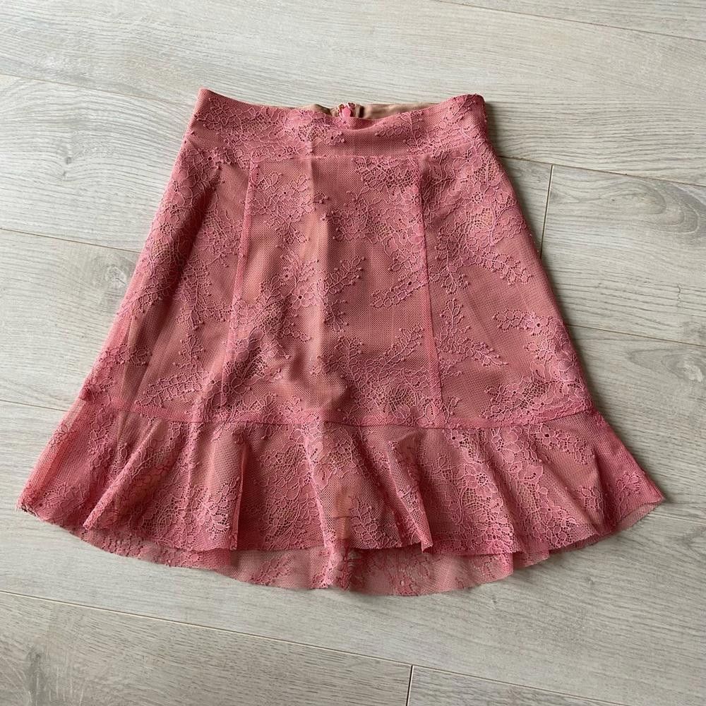 Designer Chic Lace Frill Skirt - Perfect for All Occasions Size 28" / US 6 / IT 42 - 1 Thumbnail