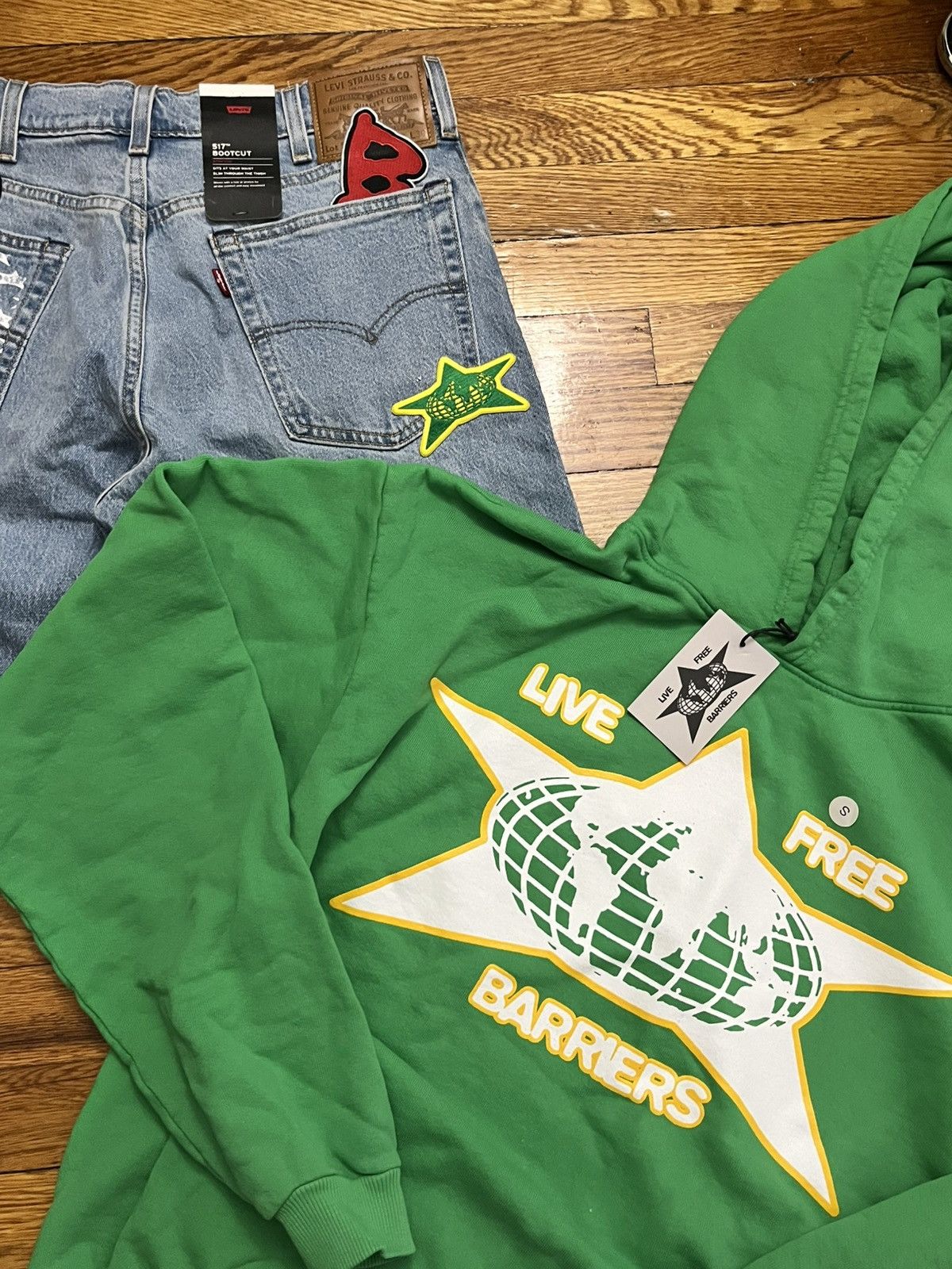 Barriers Barriers Worldwide Vintage Hoody Sz S Size US S / EU 44-46 / 1 - 5 Thumbnail