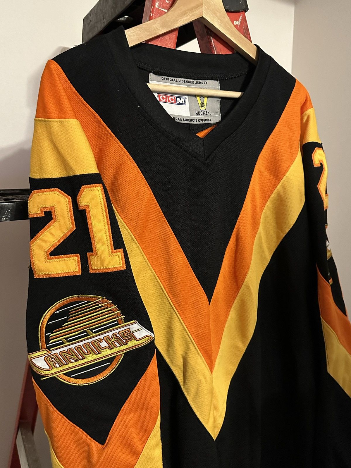 Ccm RARE AUTHENTIC VINTAGE CAM NEELY JERSEY CCM CANUCKS XL Size US XL / EU 56 / 4 - 9 Thumbnail