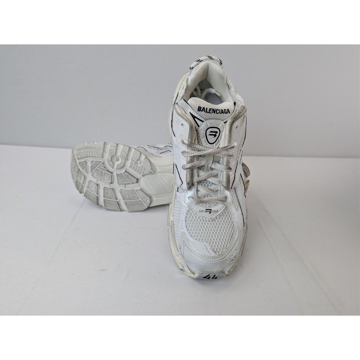 Balenciaga o1rshd1 Monocolor Runners in White Size US 11 / EU 44 - 16 Thumbnail