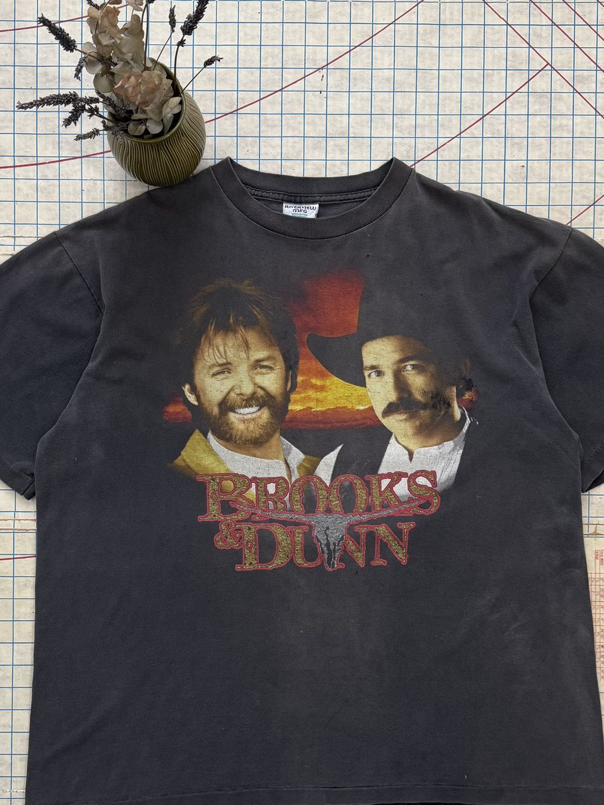 Band Tees × Vintage Vintage Brooks & Dunn Faded Black Waiting On Sundown Tour Te Size US XXL / EU 58 / 5 - 3 Thumbnail