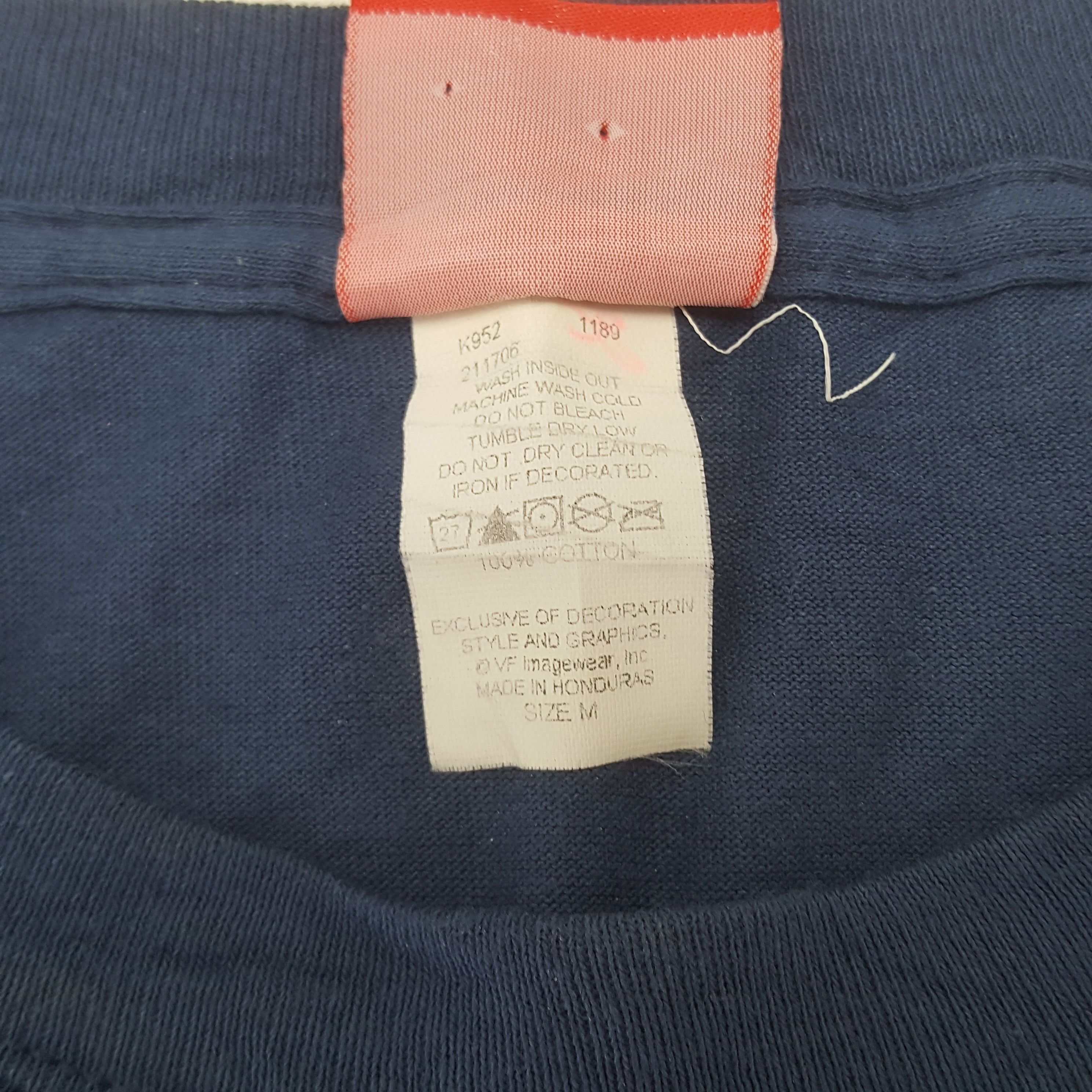 NFL × Vintage Vintage Tennessee Titans American Football Tshirt C285N41 Size US M / EU 48-50 / 2 - 5 Thumbnail