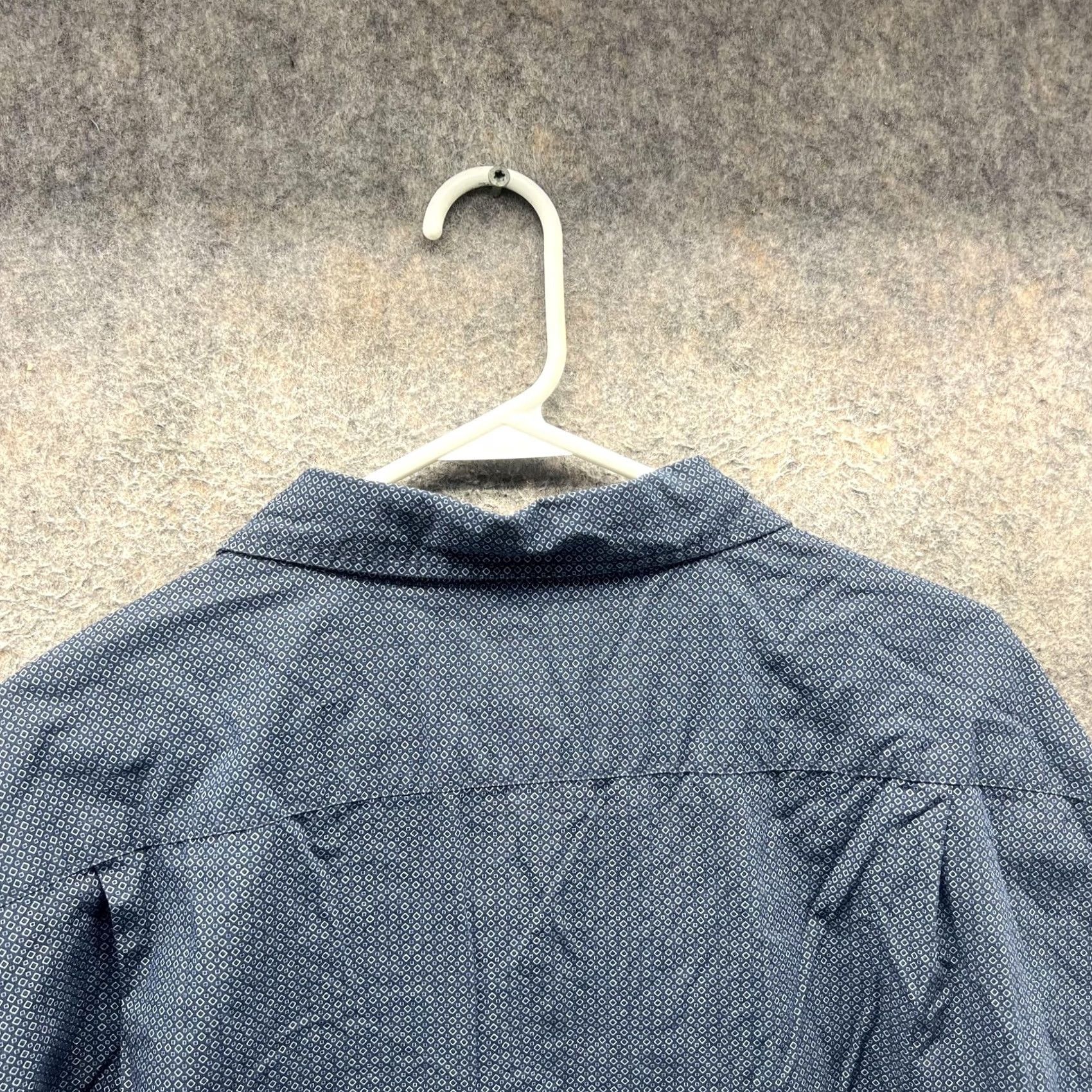 Izod IZOD Shirt Mens 2XL Blue Geometric Long Sleeve Button Front Pocket NEW Woven Size US XXL / EU 58 / 5 - 6 Thumbnail