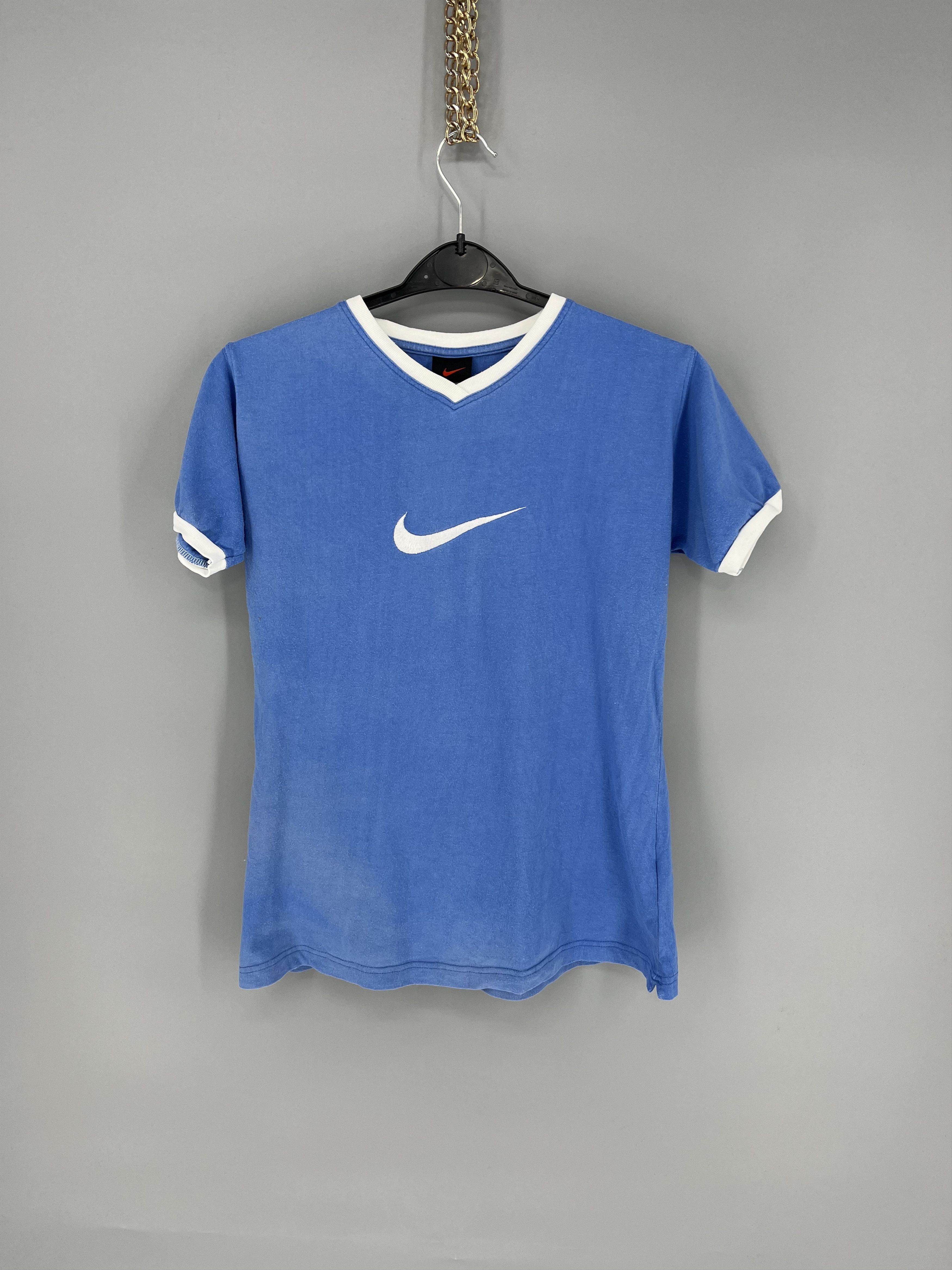 Nike Vintage 90s Nike Big Logo Faded T-shirt Streetwear Style Size S / US 4 / IT 40 - 1 Thumbnail
