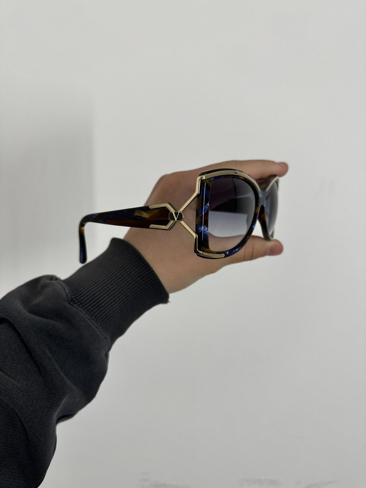 Valentino Valentino Sunglasses With Case Size ONE SIZE - 1 Thumbnail