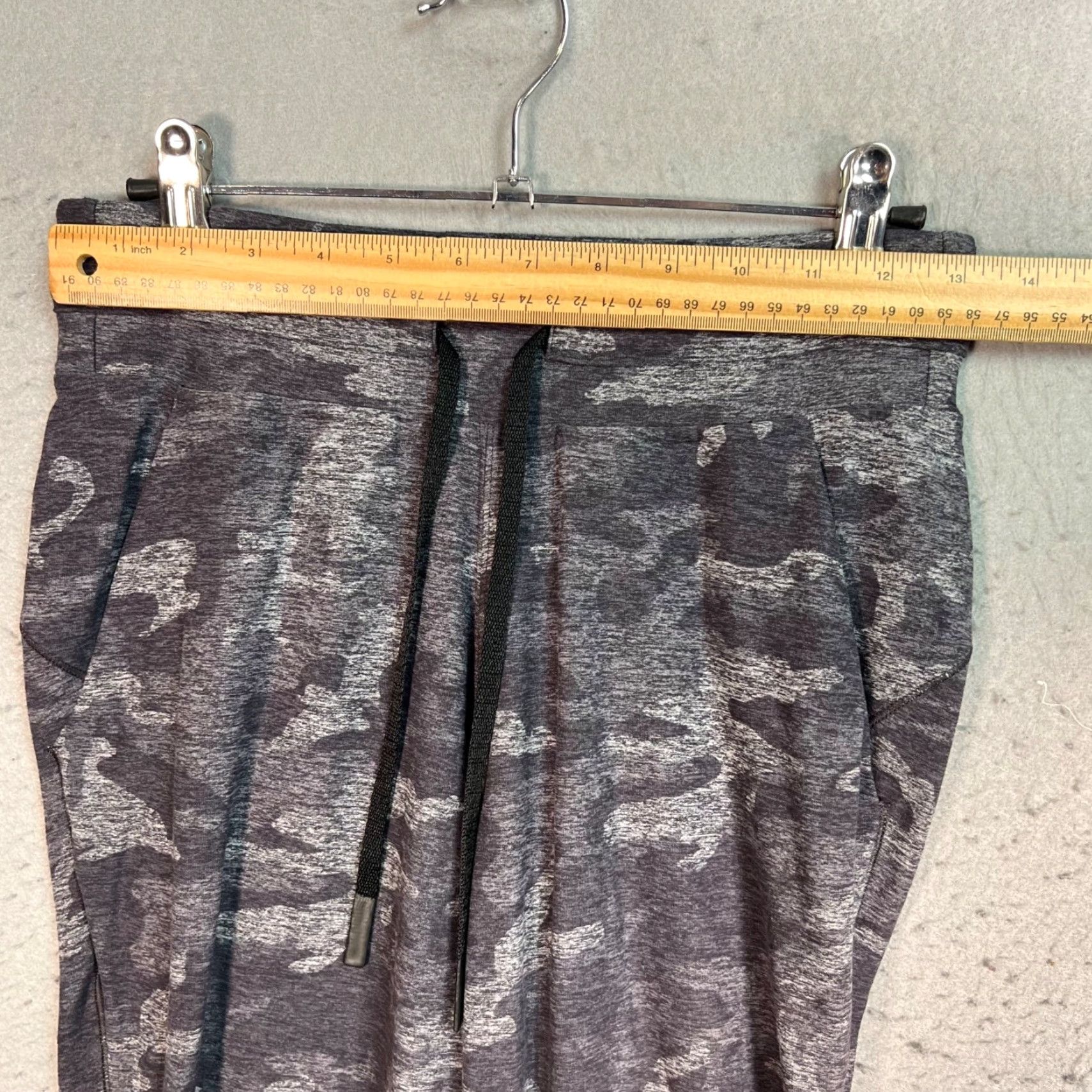 Lululemon Lululemon Womens Gray Camouflage Jogger Pants - Size 4, Drawstring, Athletic | 29 Inseam | Pockets | Regular, Polyester Spandex | 8/10 Vintage? No Size 27" / US 4 / IT 40 - 4 Thumbnail