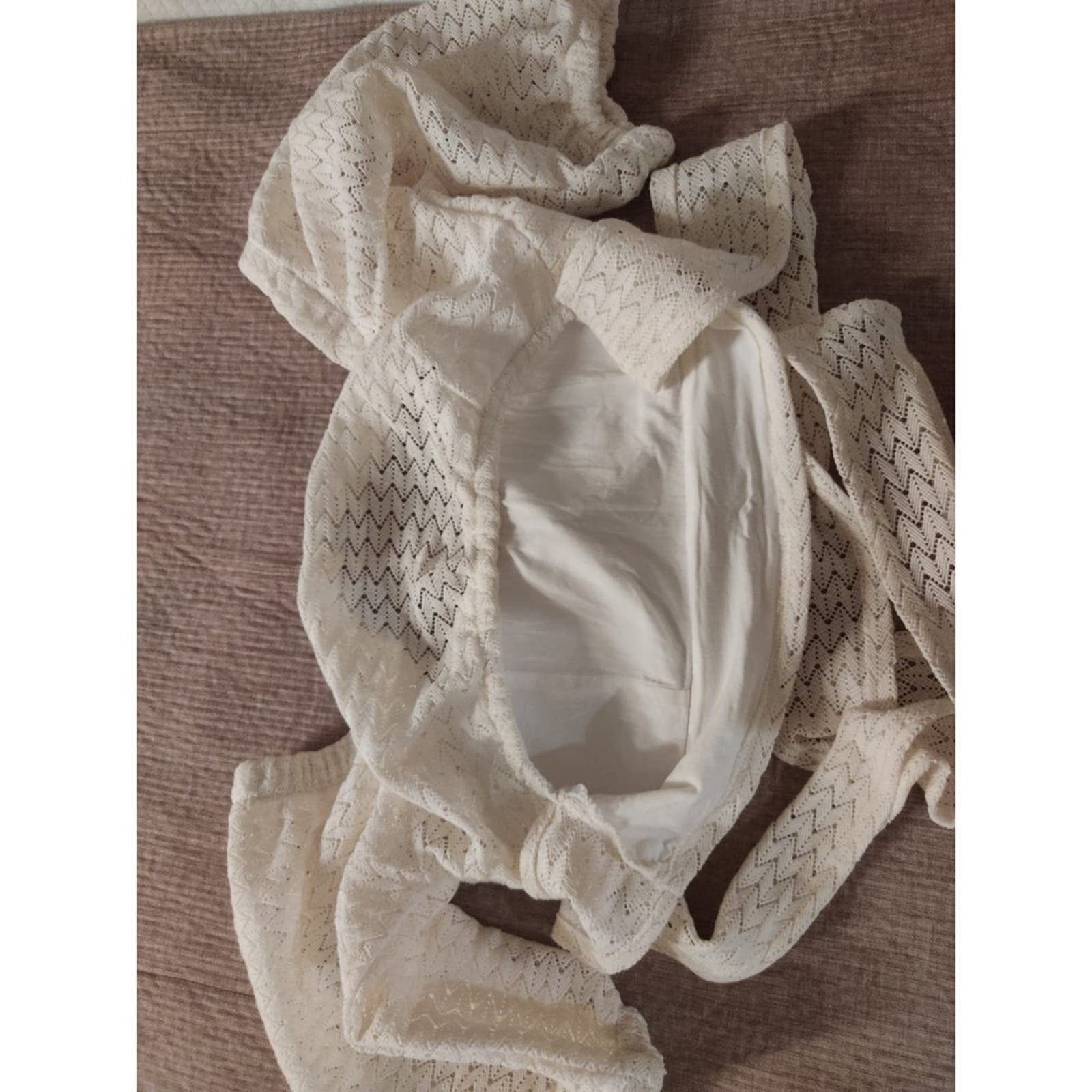 (B).Stroy White Three-Quarter Sleeve Crop Top with Back Bow Size US XS / EU 42 / 0 - 4 Thumbnail