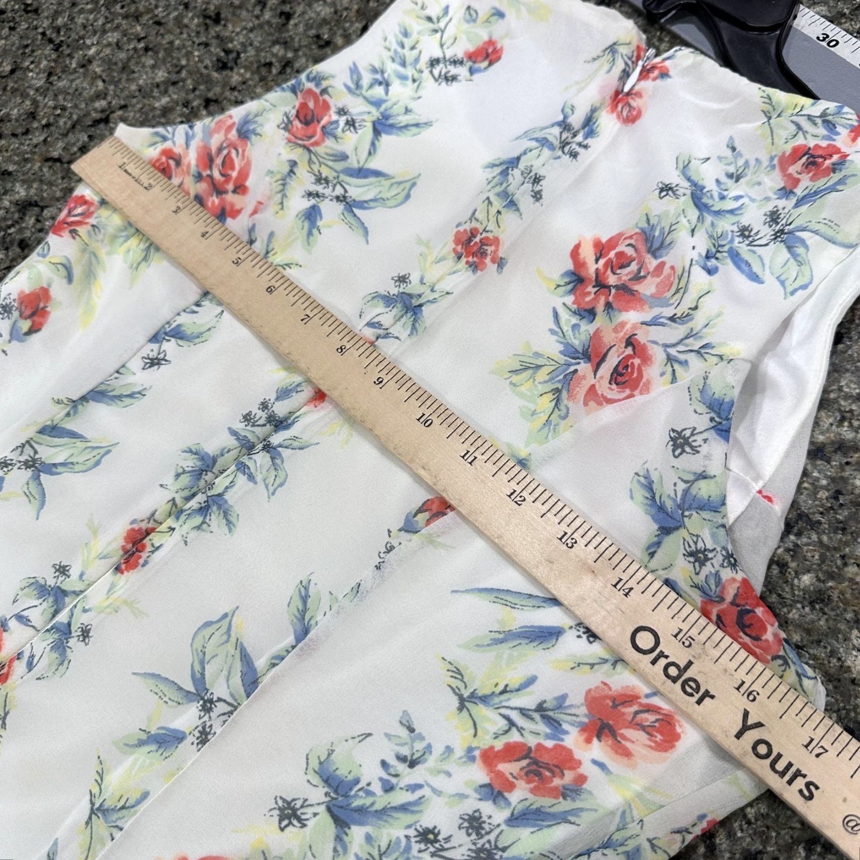 Disney Disney Dress L White Floral A Line Sleeveless Scoop Neck Womens Casual Party/Cocktail Sundress Disney Alice Through the Looking Glass Size L / US 10 / IT 46 - 5 Thumbnail