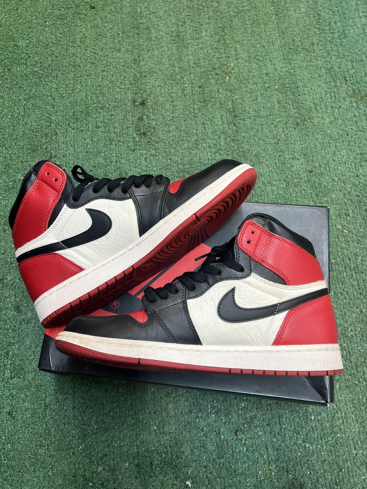 Bred toe retro air jordan 1