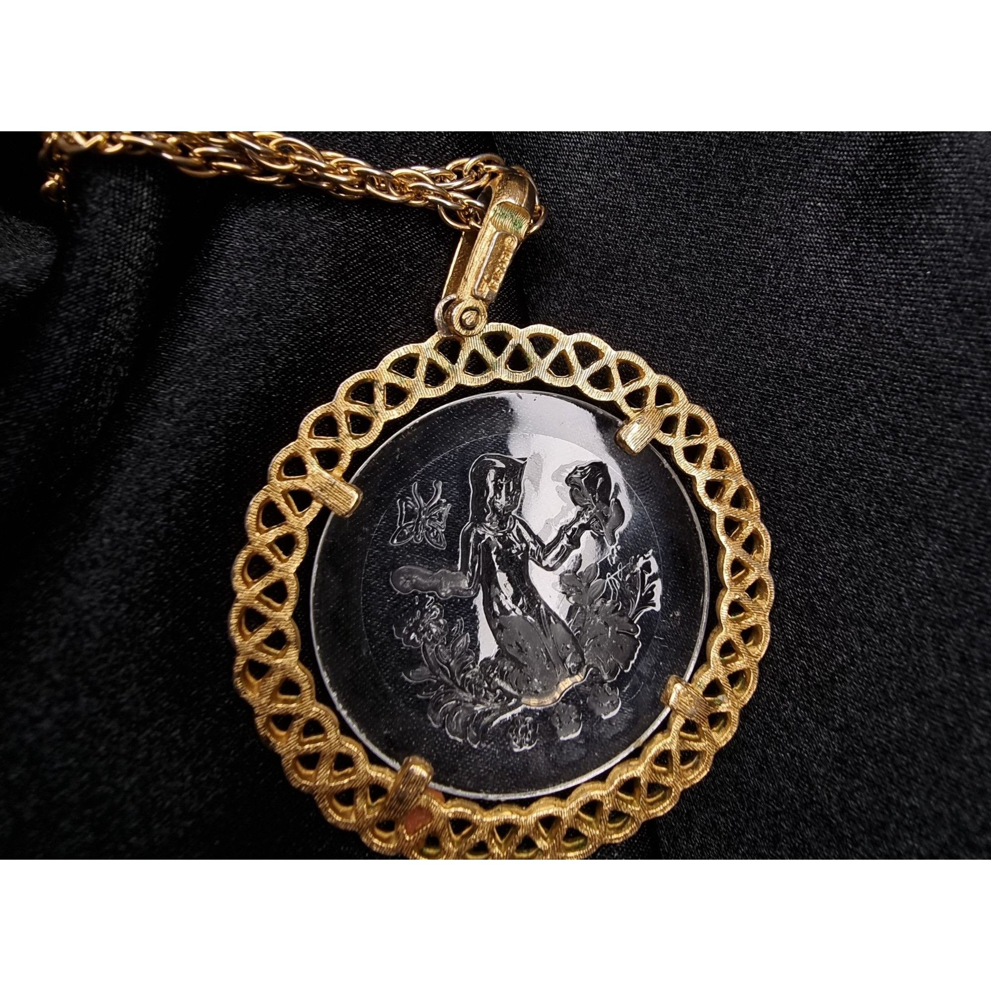 Other Vintage Signed TRIFARI Gold-Tone Chain Necklace With Clear G Size ONE SIZE - 4 Thumbnail