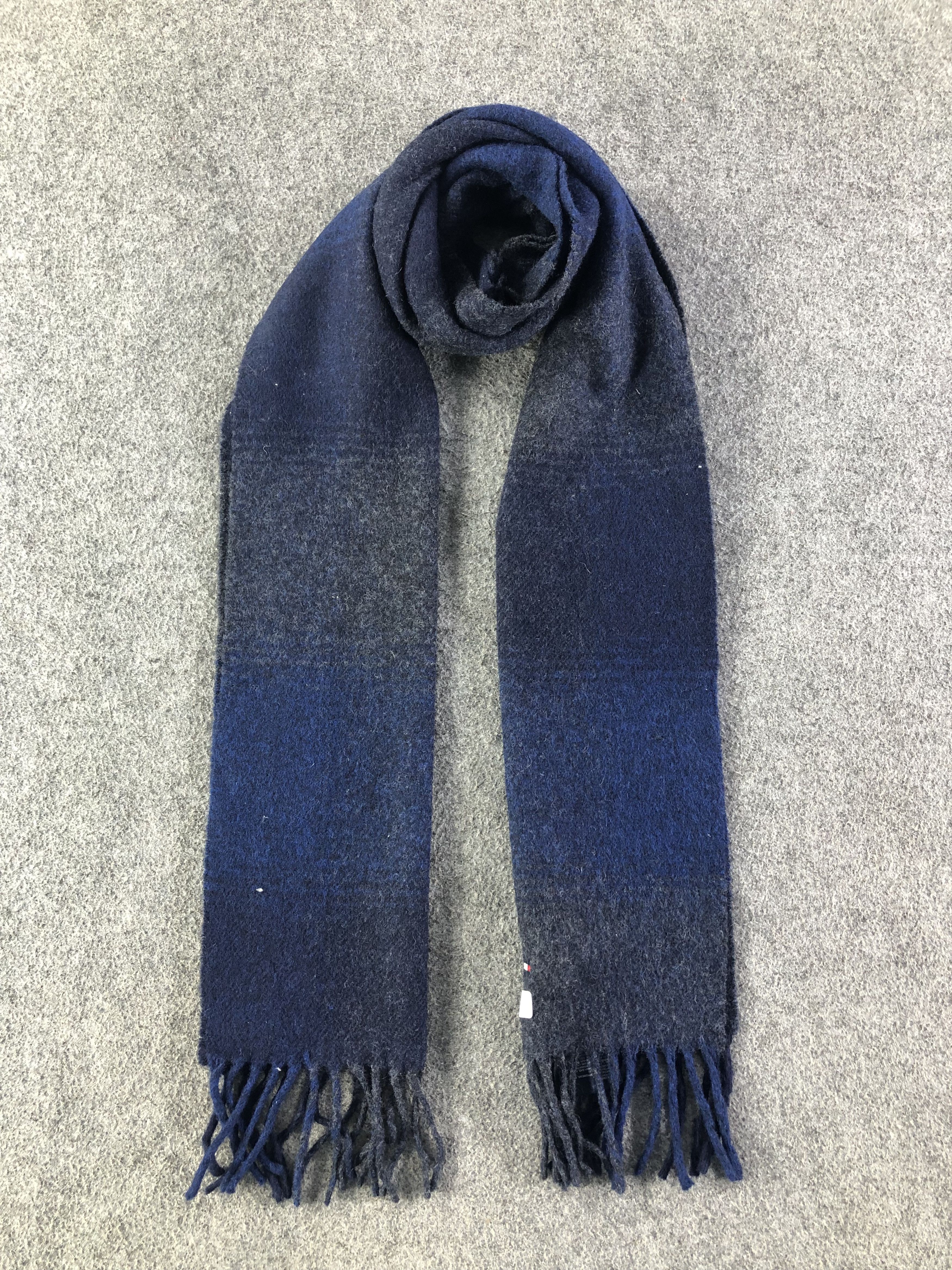 Tommy Hilfiger Tommy Hilfiger Scarf / Muffler / Neckwear Size ONE SIZE - 1 Thumbnail