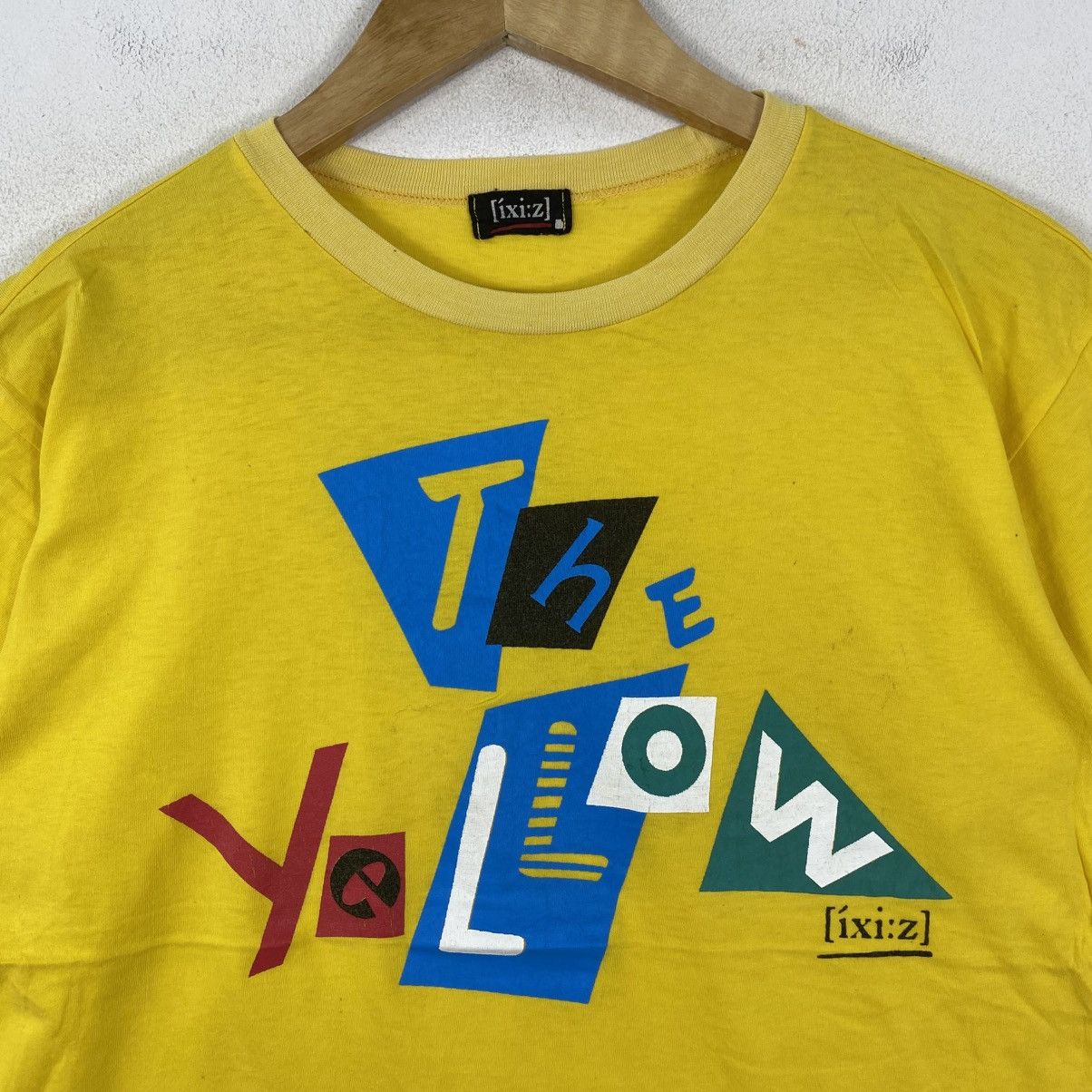 Vintage Vintage íxi:z Japan 90s Streetwear Yellow Graphic Tee Sz M Size US M / EU 48-50 / 2 - 4 Thumbnail