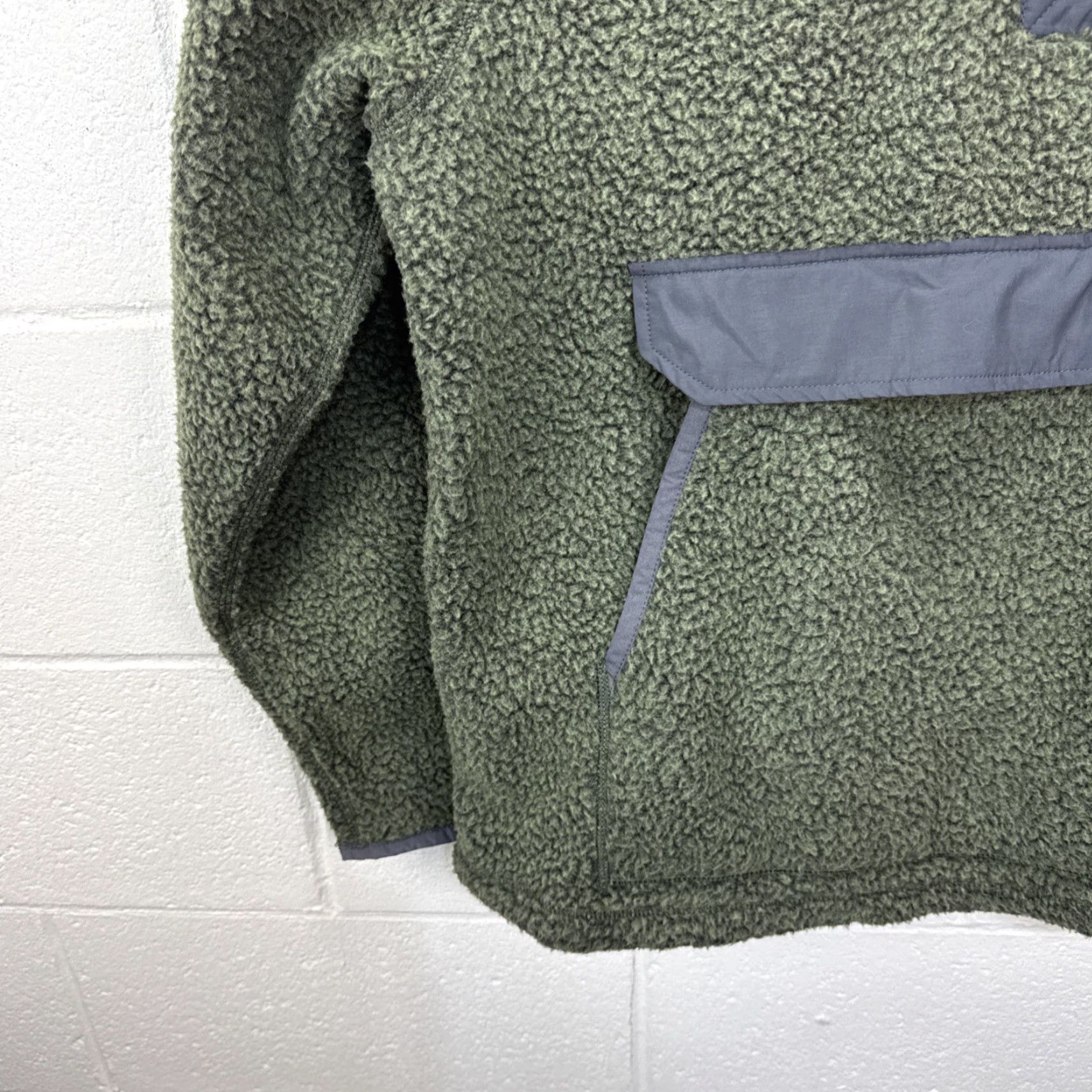 Carhartt Carhartt Men’s Relaxed Fit Fleece Pullover Sweater 0J4991 Green M Medium Sweatshirt Pullover Outdoor Hiking Winter Fall Spring Mens Green Size US M / EU 48-50 / 2 - 7 Thumbnail