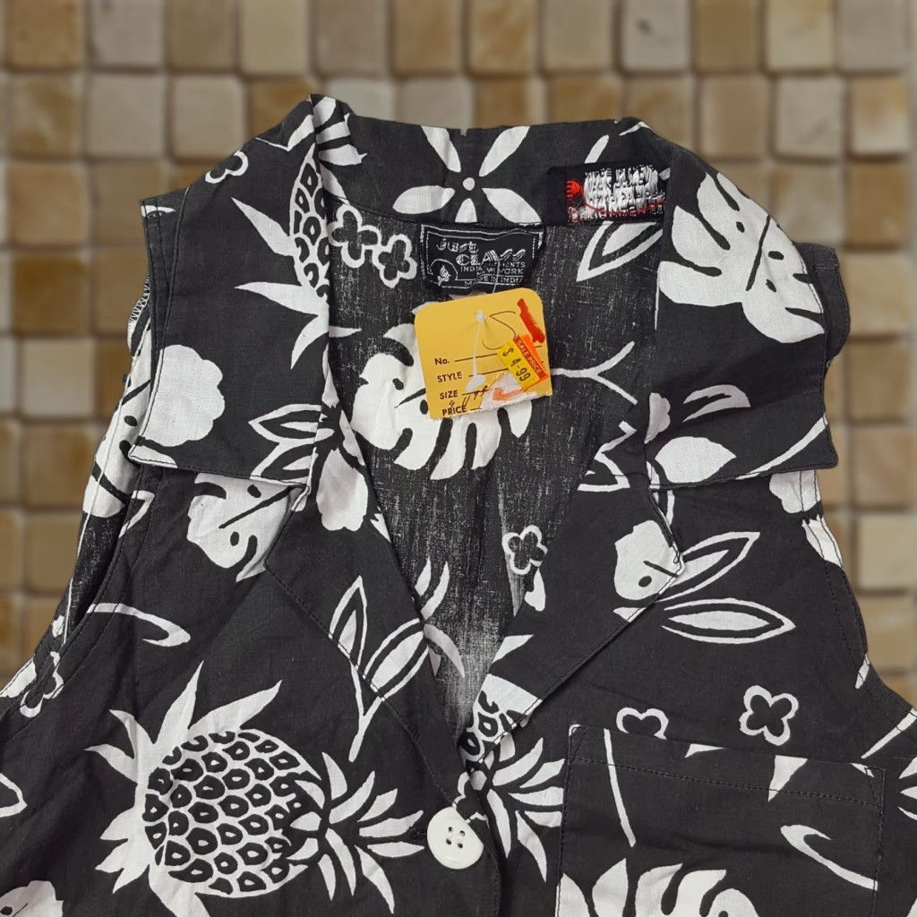 Vintage VINTAGE Just Class T-Shirt Women's Small Black Tropical Pineapple Sleeveless Beach Shirt Top Outdoor 80s 90s Summer Retro Size S / US 4 / IT 40 - 1 Thumbnail